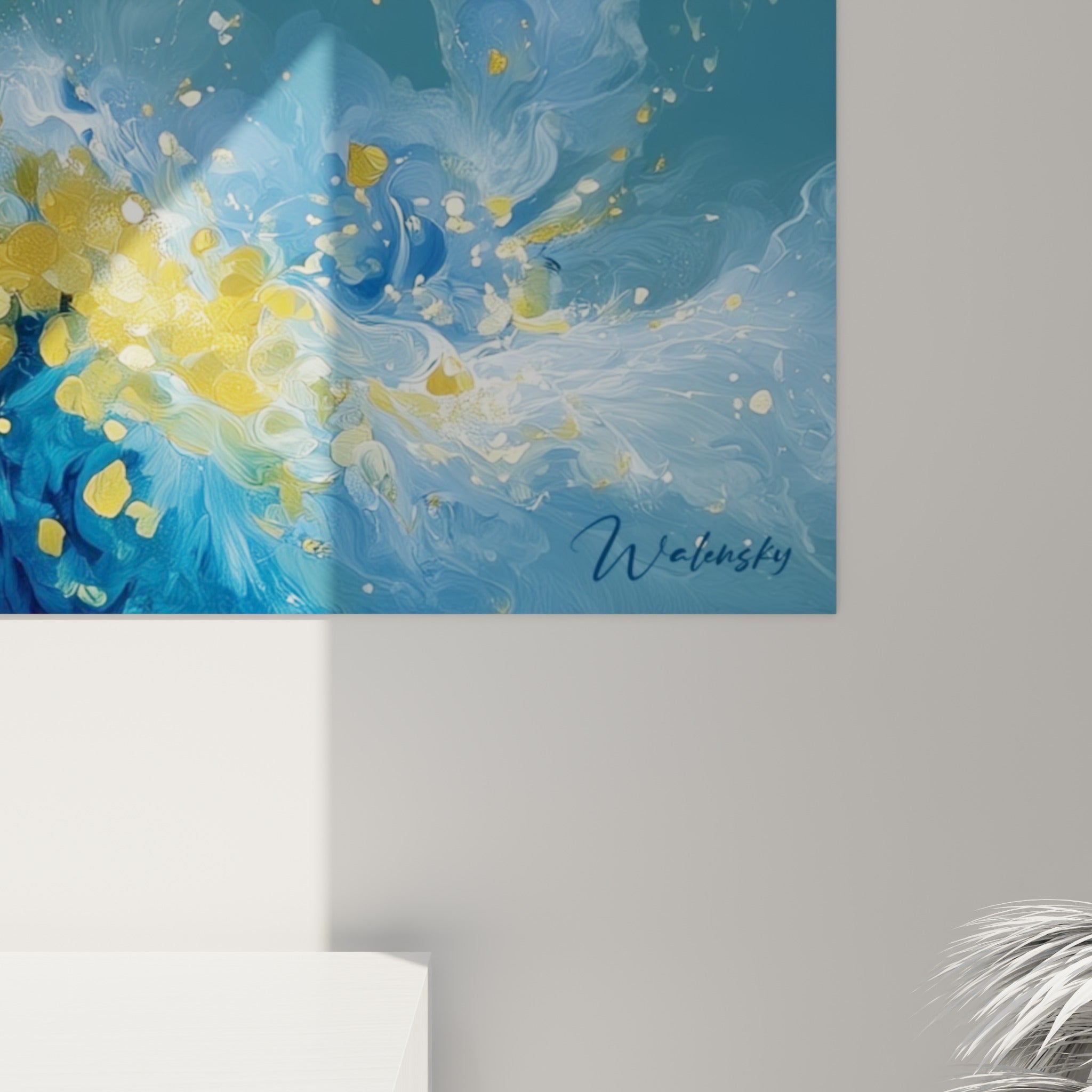 Empâtements dorés et bleu profond se mêlent en fines coulures sur la surface lustrée de la toile