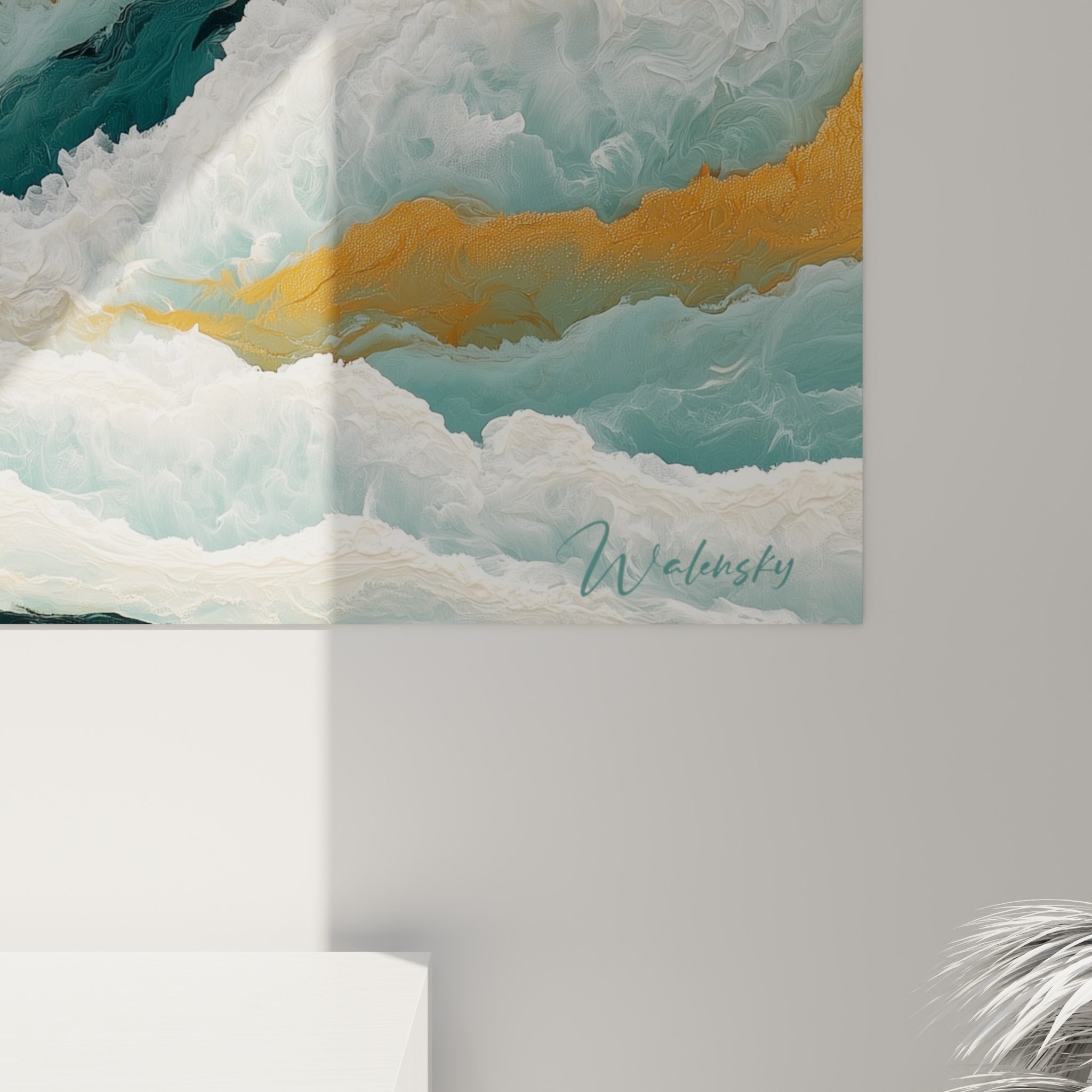 Matière texturée révélant les stries dorées et l'écume blanche à la surface de la toile