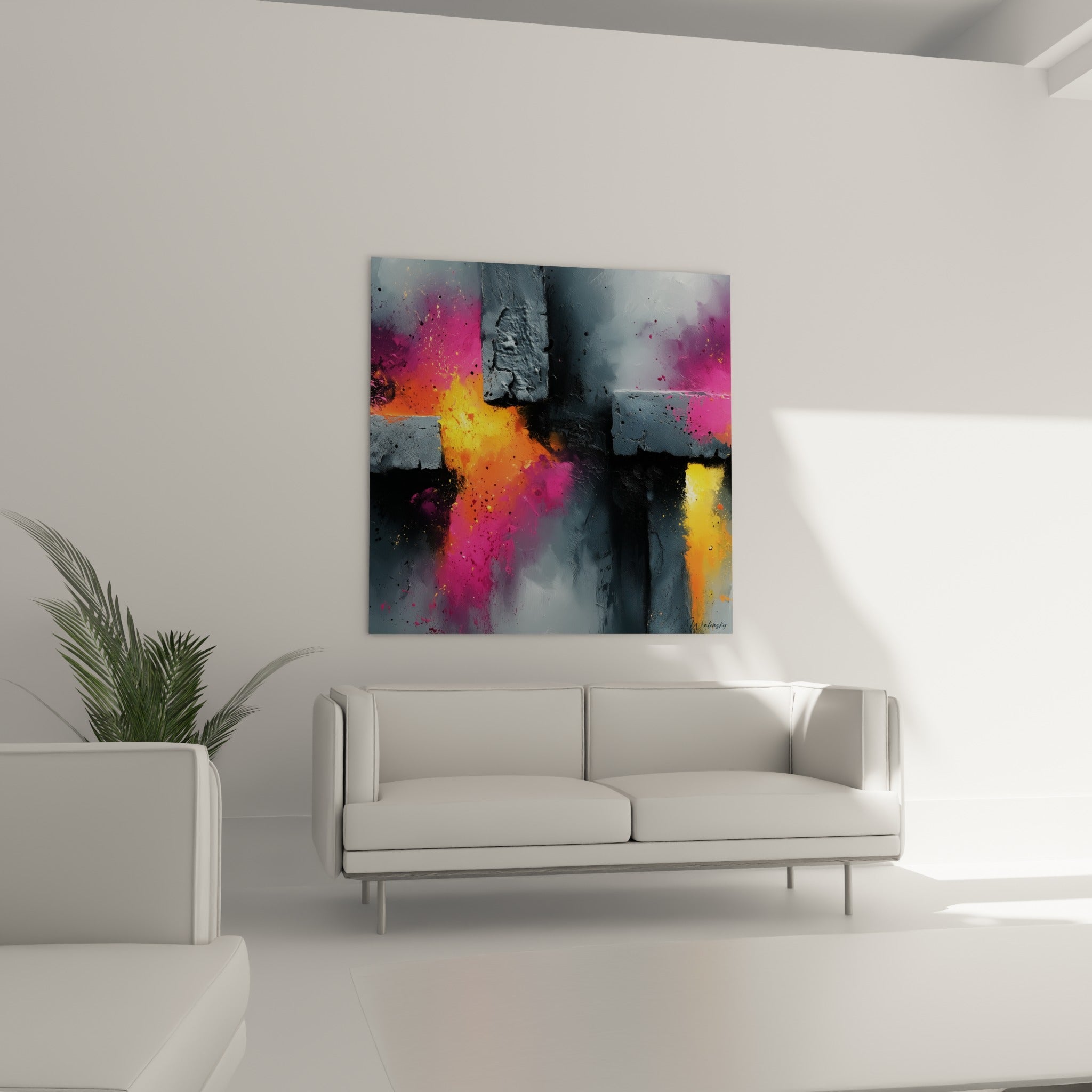 Éclats orangés et roses jaillissant d'une structure grise texturée, au-dessus d'un canapé dans un salon lumineux