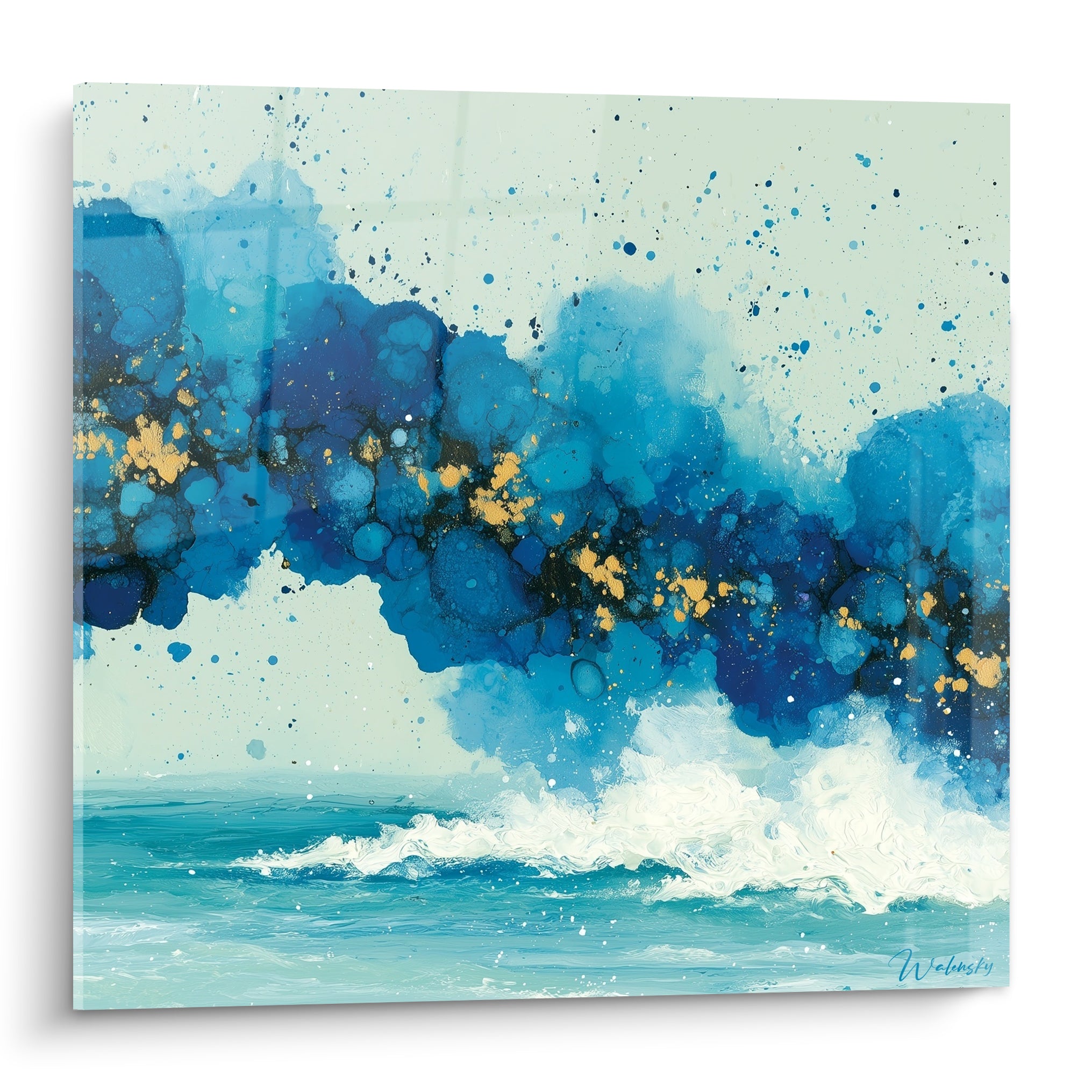 Vague Abstrait Coloré bleu marine et doré avec écume blanche épaisse sur fond vert d'eau clair