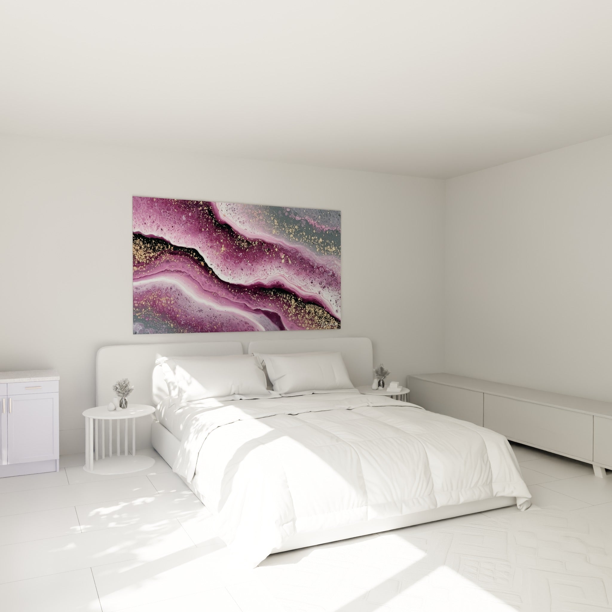 Strates violettes et anthracite scintillantes d'or, tableau Abstrait Coloré au-dessus d'un lit dans une chambre claire