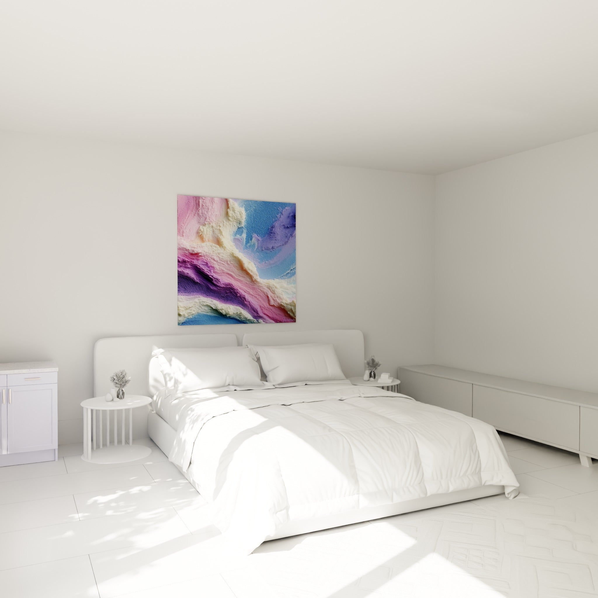 Reliefs violets et roses évoquant une crête glacée sur ce tableau Abstrait Coloré au-dessus d'un lit dans une chambre claire