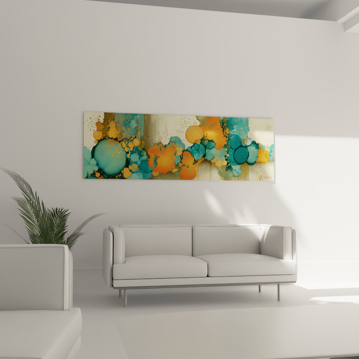 Éclats dorés sur bulles orange et anthracite disposés au-dessus d'un canapé dans un salon lumineux