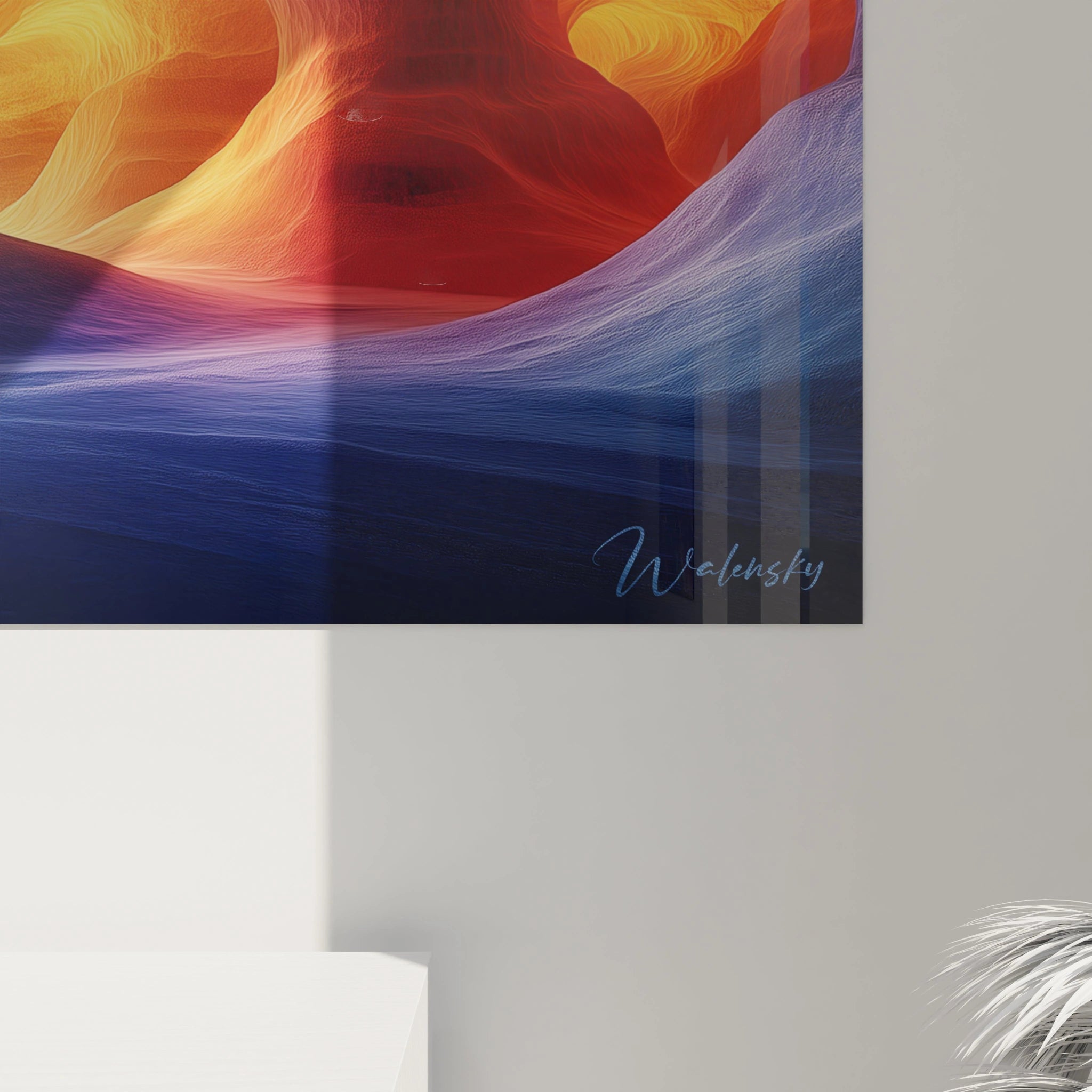 Un tableau vague incandescente capturant le mouvement figé de flammes éthérées émergeant d'une mer bleue sombre, avec des textures fluides rappelant des courants d'eau illuminés par une source de lumière interne et des dégradés subtils.