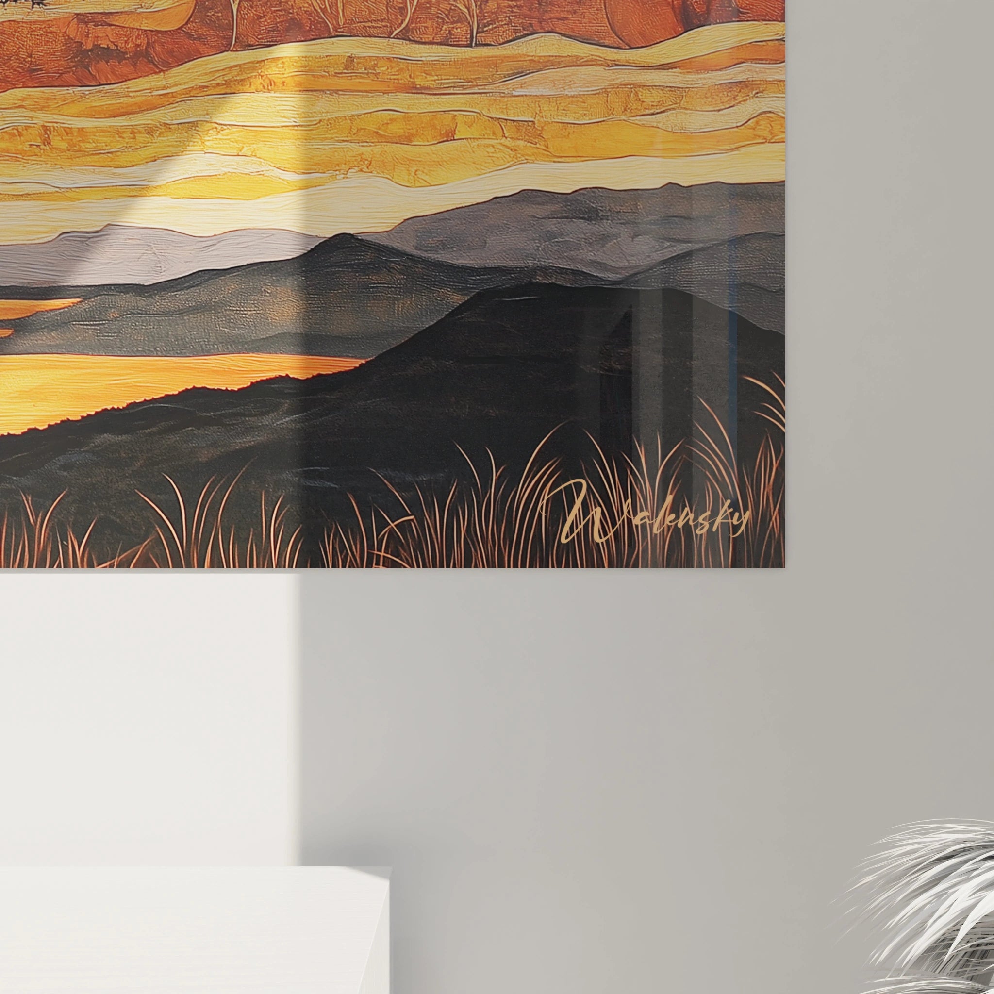 Un tableau crépuscule africain illustrant un arbre symbolique aux ramifications complexes se découpant sur un ciel aux veinures orange et ocre, avec des montagnes estompées et une étendue d'eau miroitante à l'horizon.