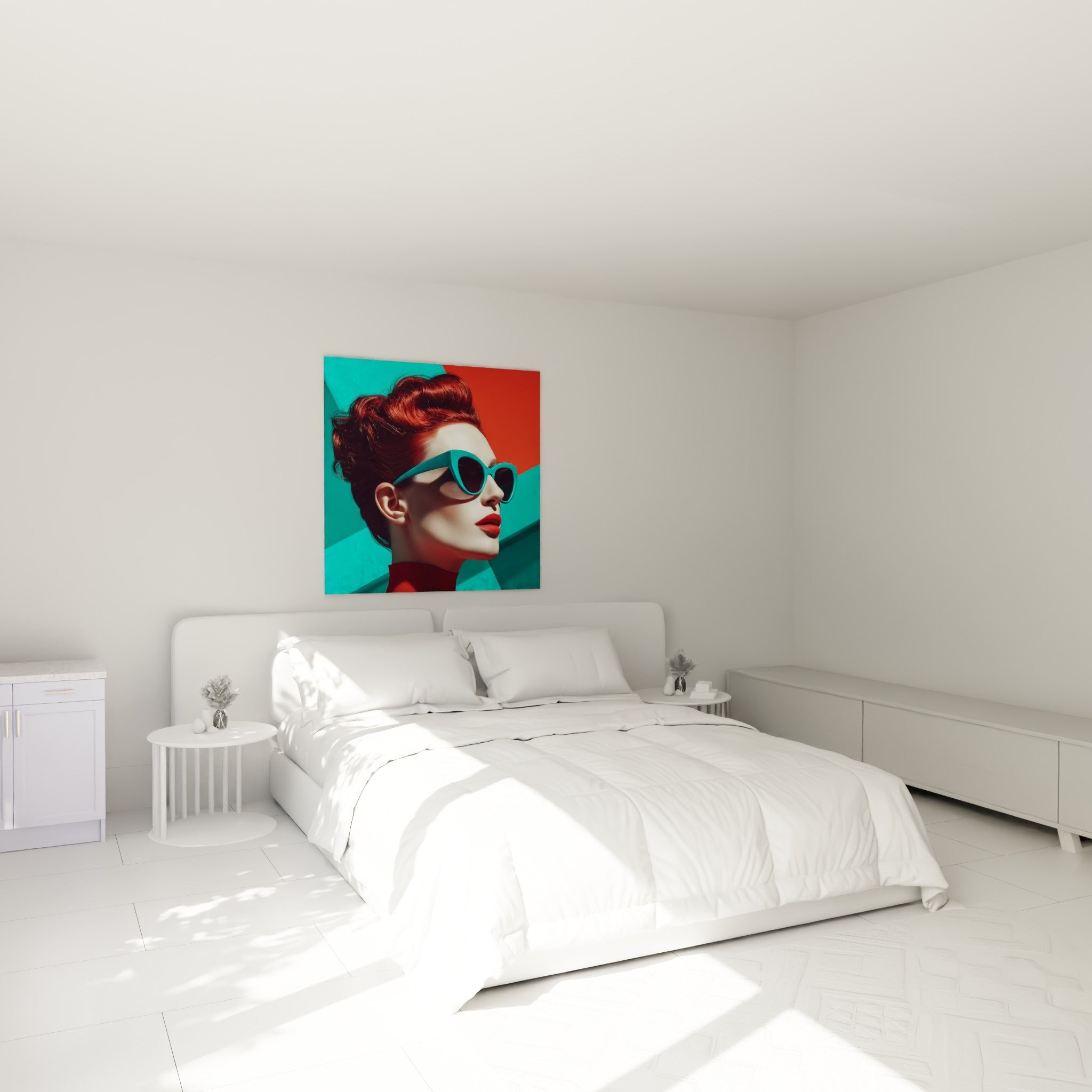 Visage stylisé aux lunettes turquoise et cheveux roux accroché au-dessus d'un lit dans une chambre claire