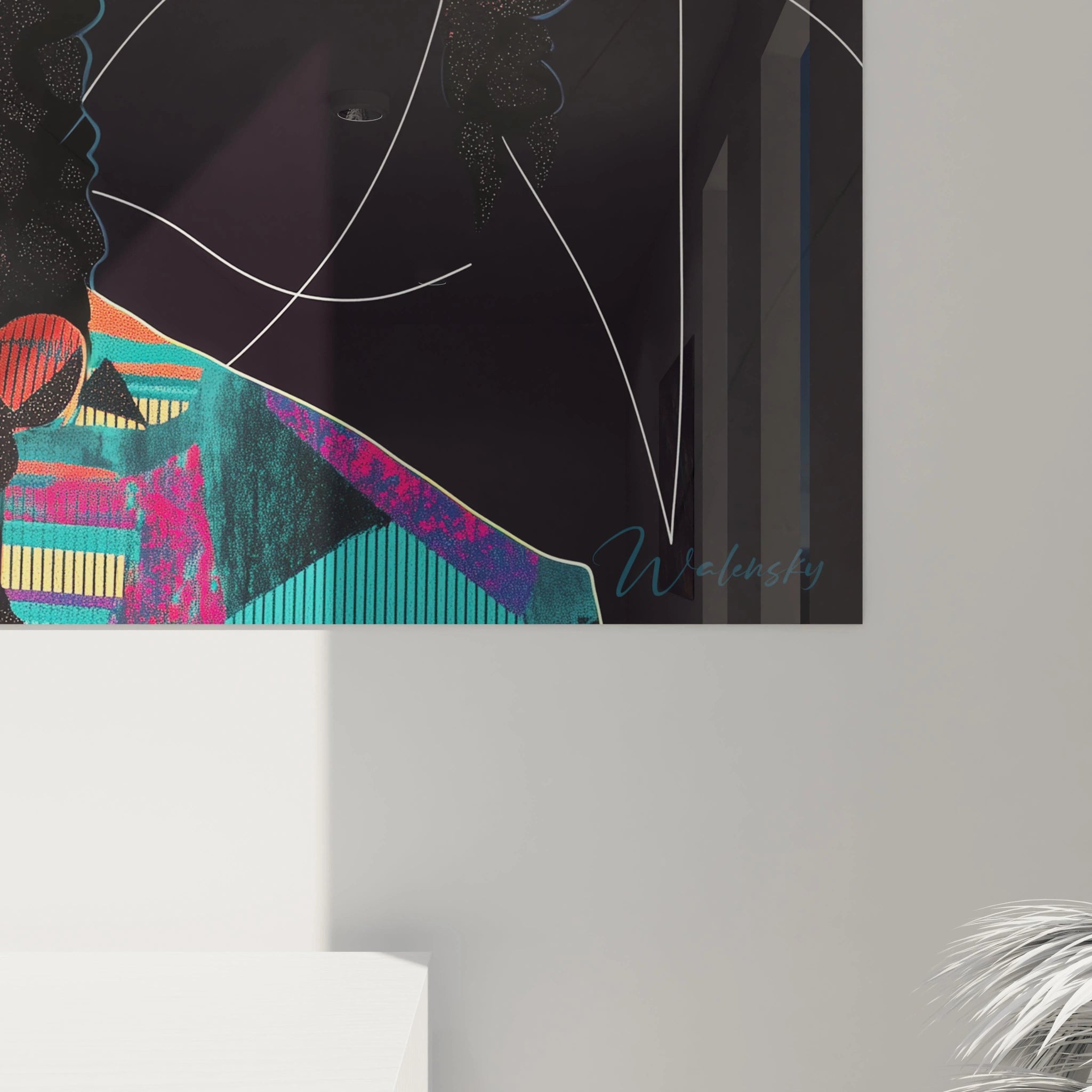 Tableau africain mural Walensky avec illustration colorée et motifs modernes accroché dans un intérieur contemporain