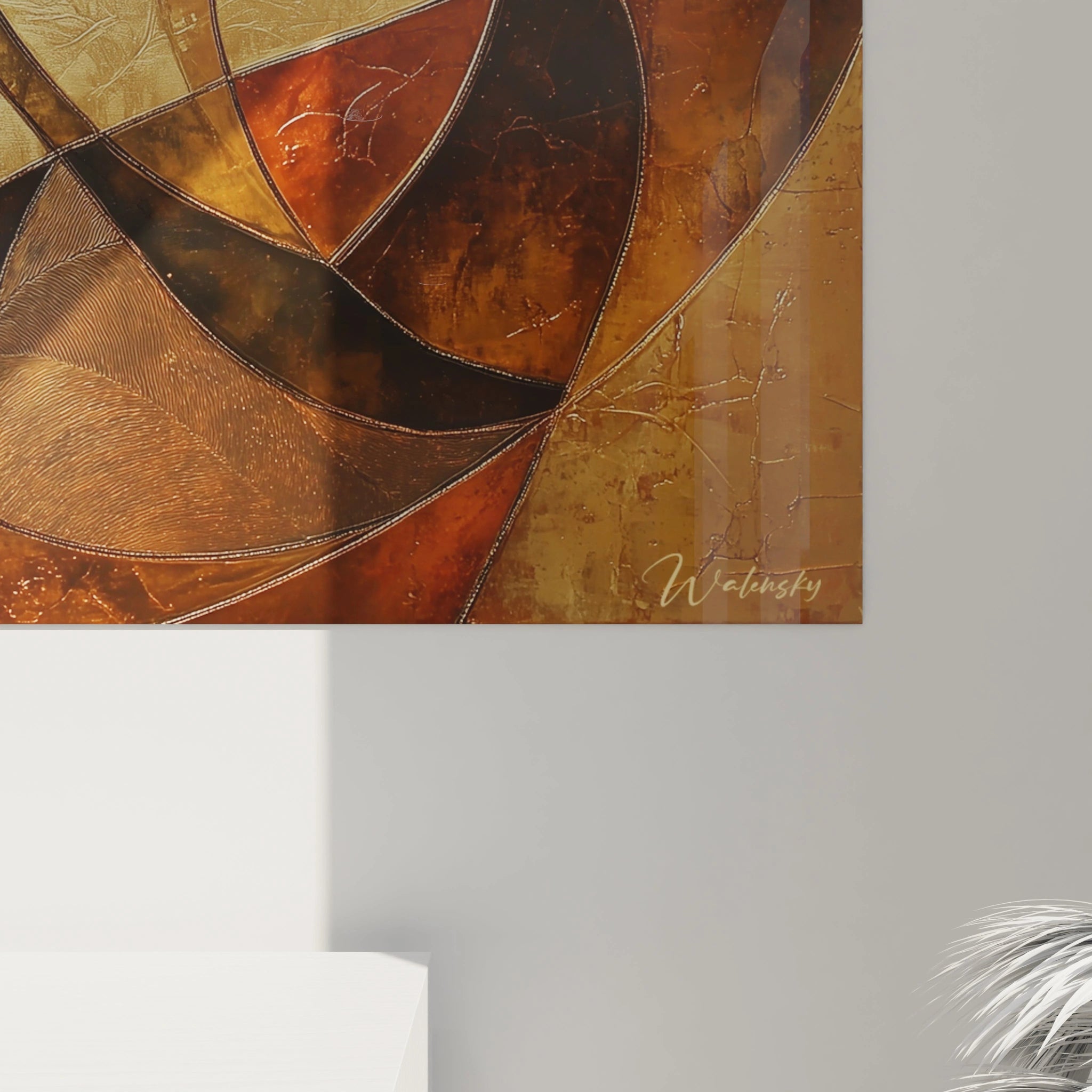 Tableau africain mural Walensky aux motifs abstracts en tons marron et ocre sur un mur gris clair
