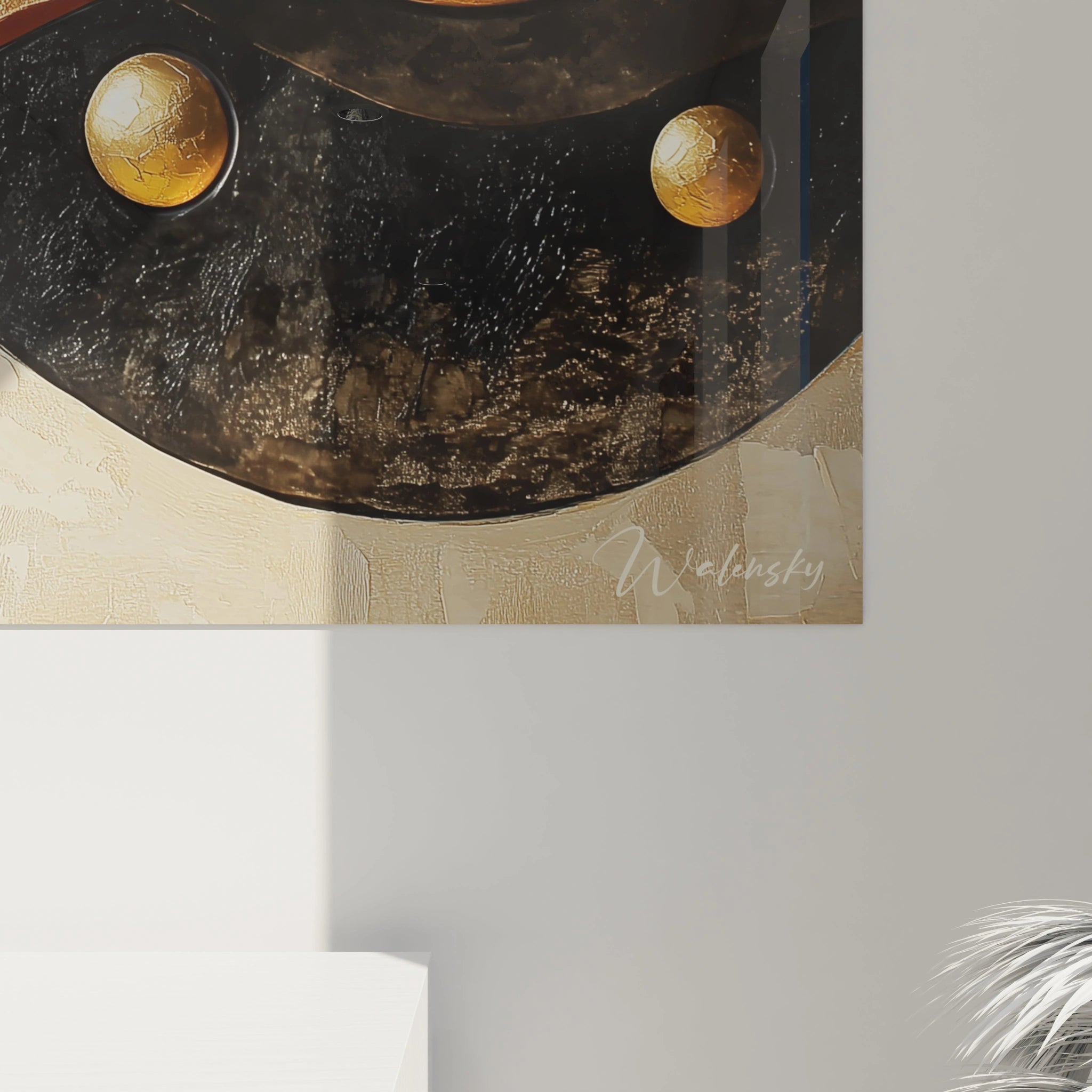 Détail d'un tableau africain mural Walensky avec motifs dorés et noirs texturés moderne