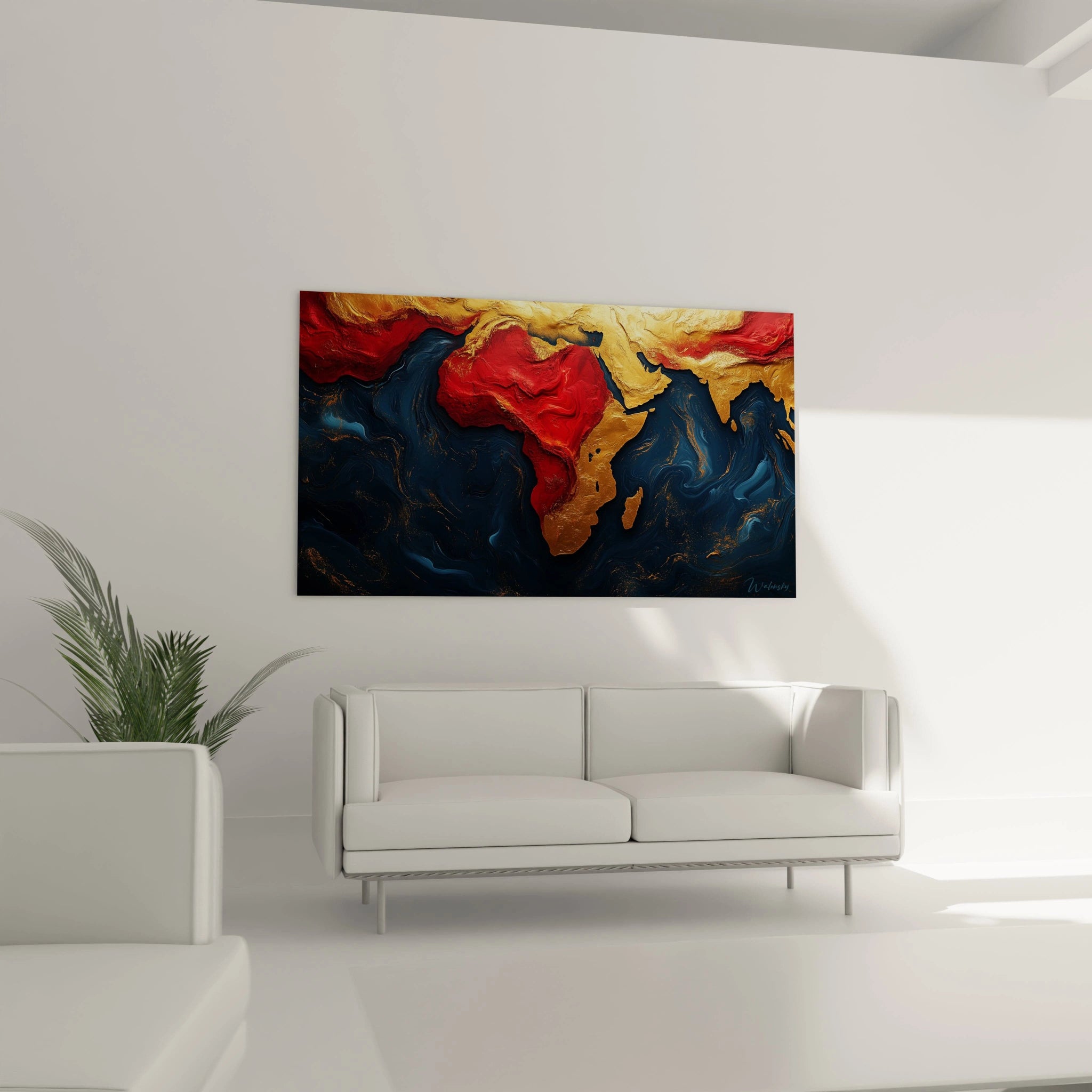 Tableau africain mural Walensky aux couleurs chaudes rouge, or et bleu accroché dans un salon moderne blanc