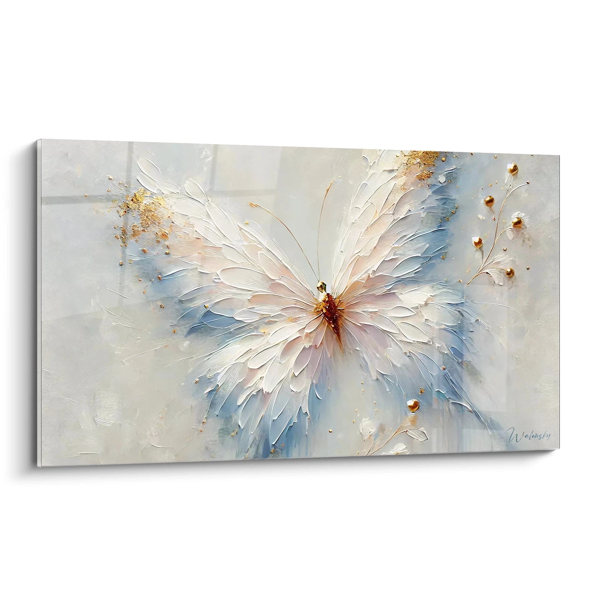 Tableau papillon vue de biais montrant des détails fascinants et des touches dorées subtiles. Une œuvre qui évoque la délicatesse et la profondeur avec des nuances apaisantes. Parfait pour une décoration raffinée.