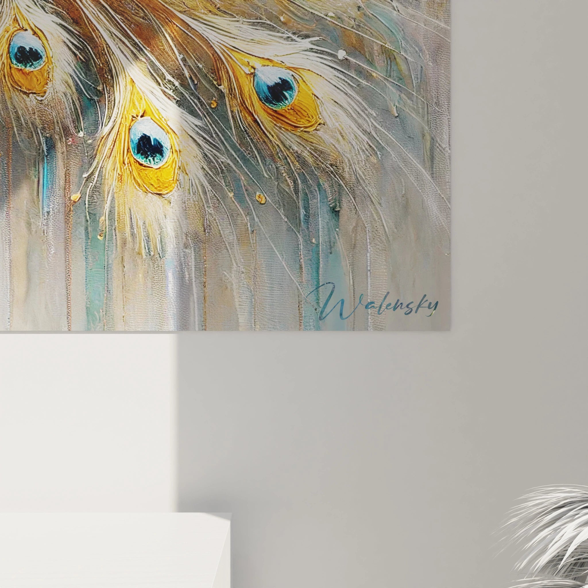 Ce gros plan sur le tableau paon révèle chaque détail scintillant du plumage doré, avec une texture et une lumière qui accentuent l’élégance naturelle de cet oiseau majestueux.