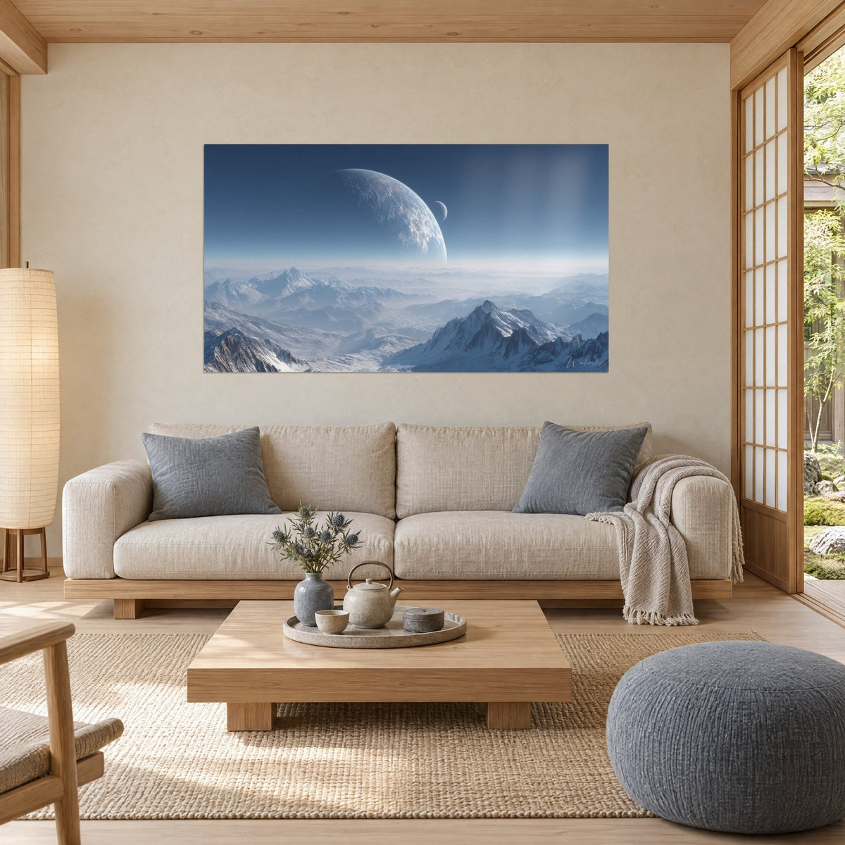 Tableau planète géante striée de nuages et lune croissant sur cimes enneigées bleu acier, au-dessus d'un canapé dans un salon lumineux