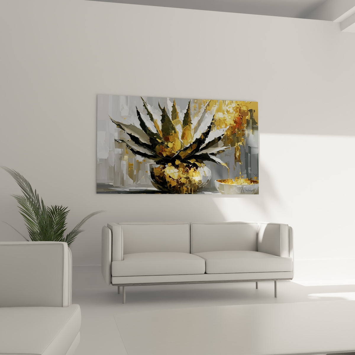 Feuilles d'aloe vera anthracite et dorées en relief, au-dessus d'un canapé dans un salon lumineux