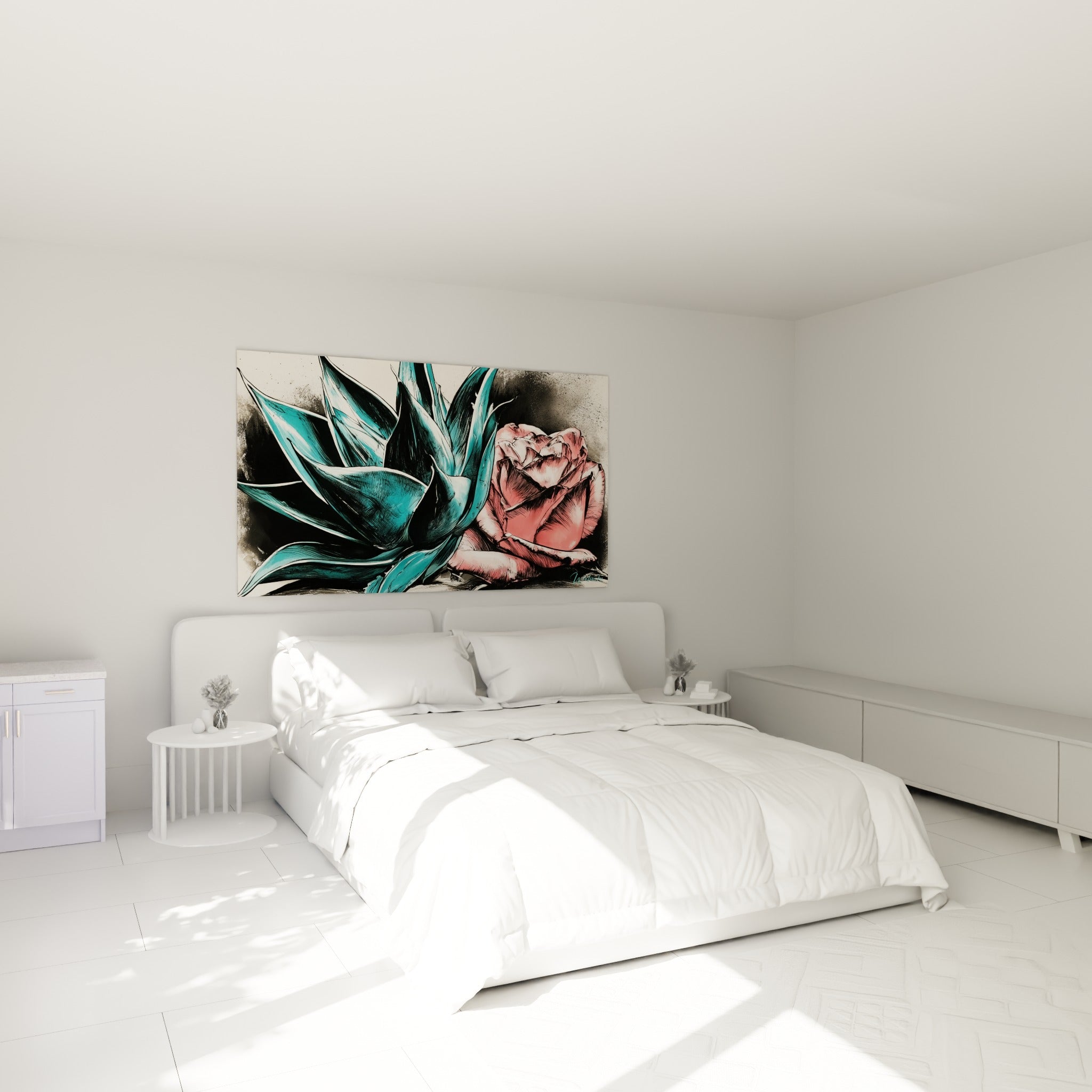 Feuilles turquoise d'Aloe vera et rose corail délicate, accrochées au-dessus d'un lit dans une chambre claire