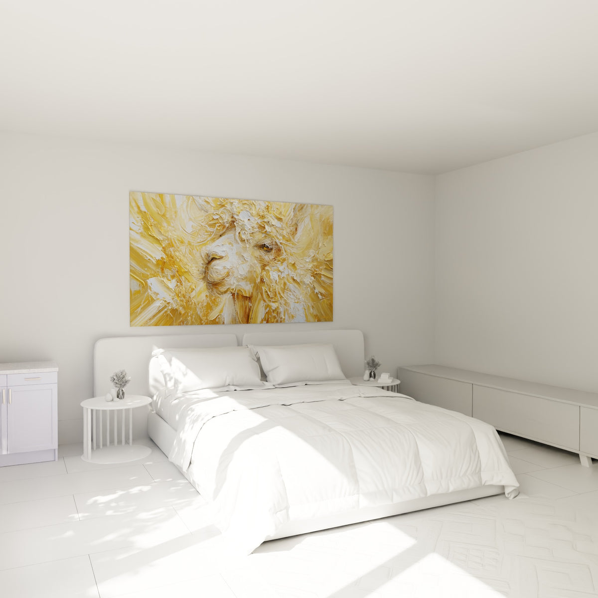 Museau d'alpaga doré et blanc peint en relief, accroché au-dessus d'un lit dans une chambre claire
