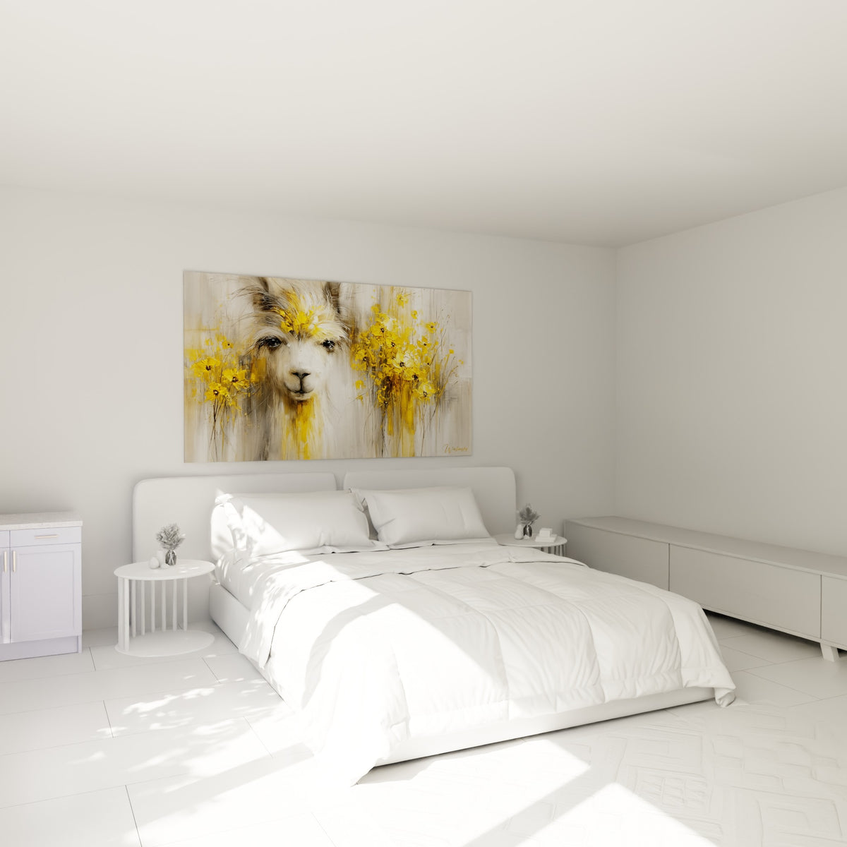 Museau d'alpaga gris et coulures jaunes accroché au-dessus d'un lit dans une chambre claire