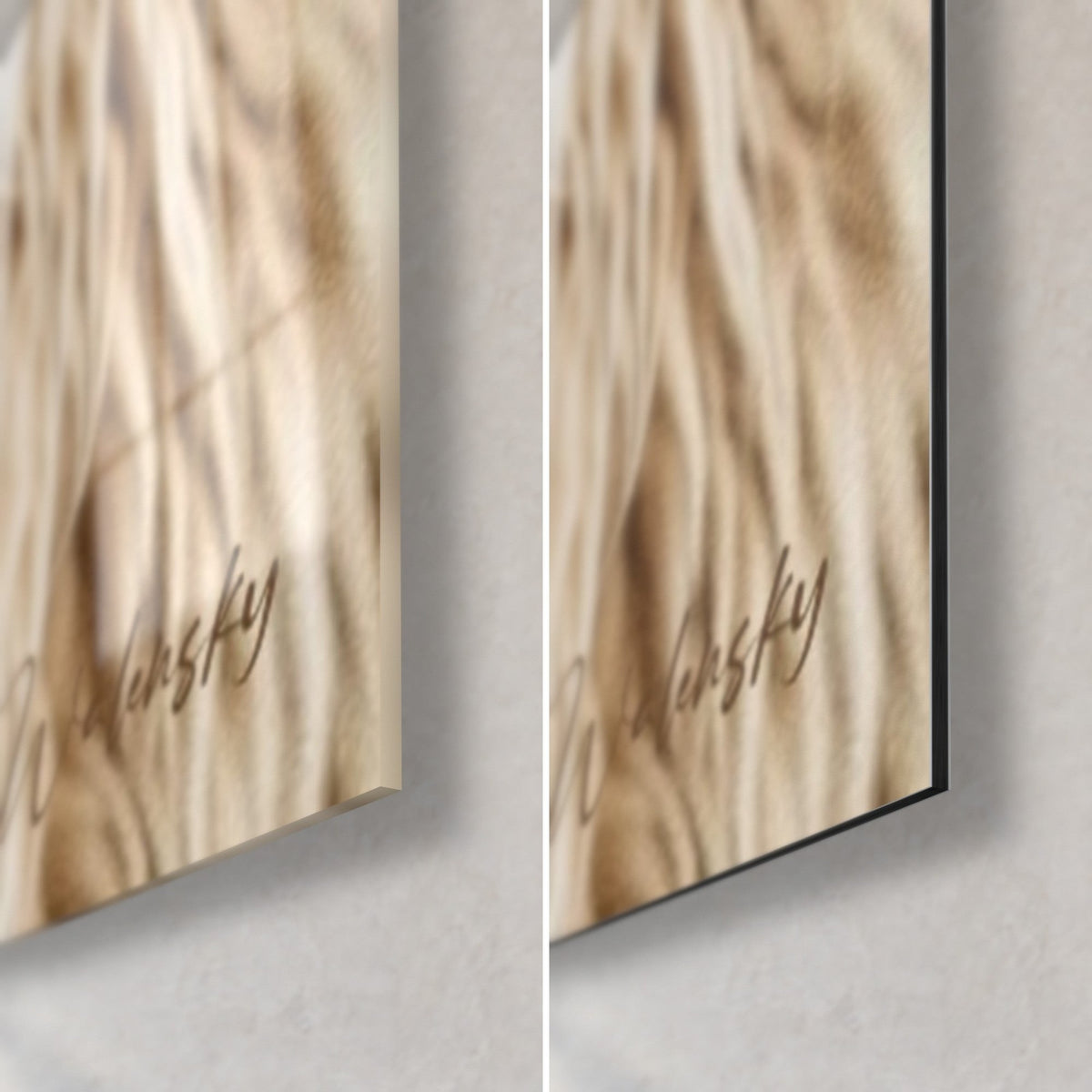 Tableau alpaga beige à toupet doré, coin bas droit : verre acrylique brillant à gauche, alu Dibond mat noir à droite