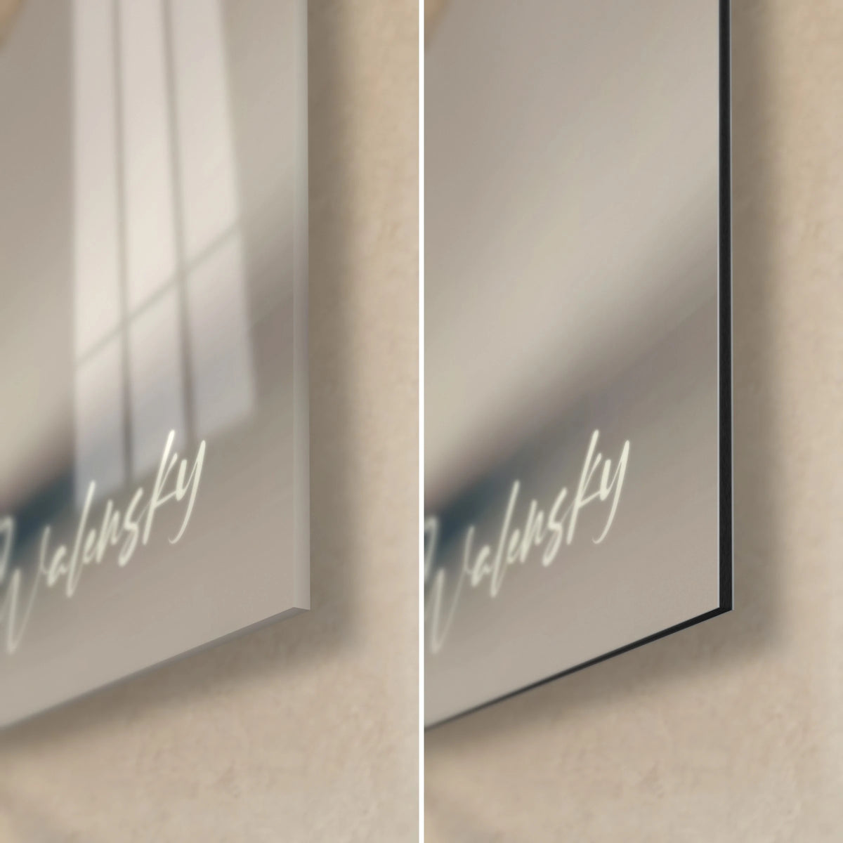Obraz owca z kremową wełną, prawy dolny róg: błyszczące szkło akrylowe po lewej, matowe taupe aluminium Dibond po prawej, krawędź 3 mm