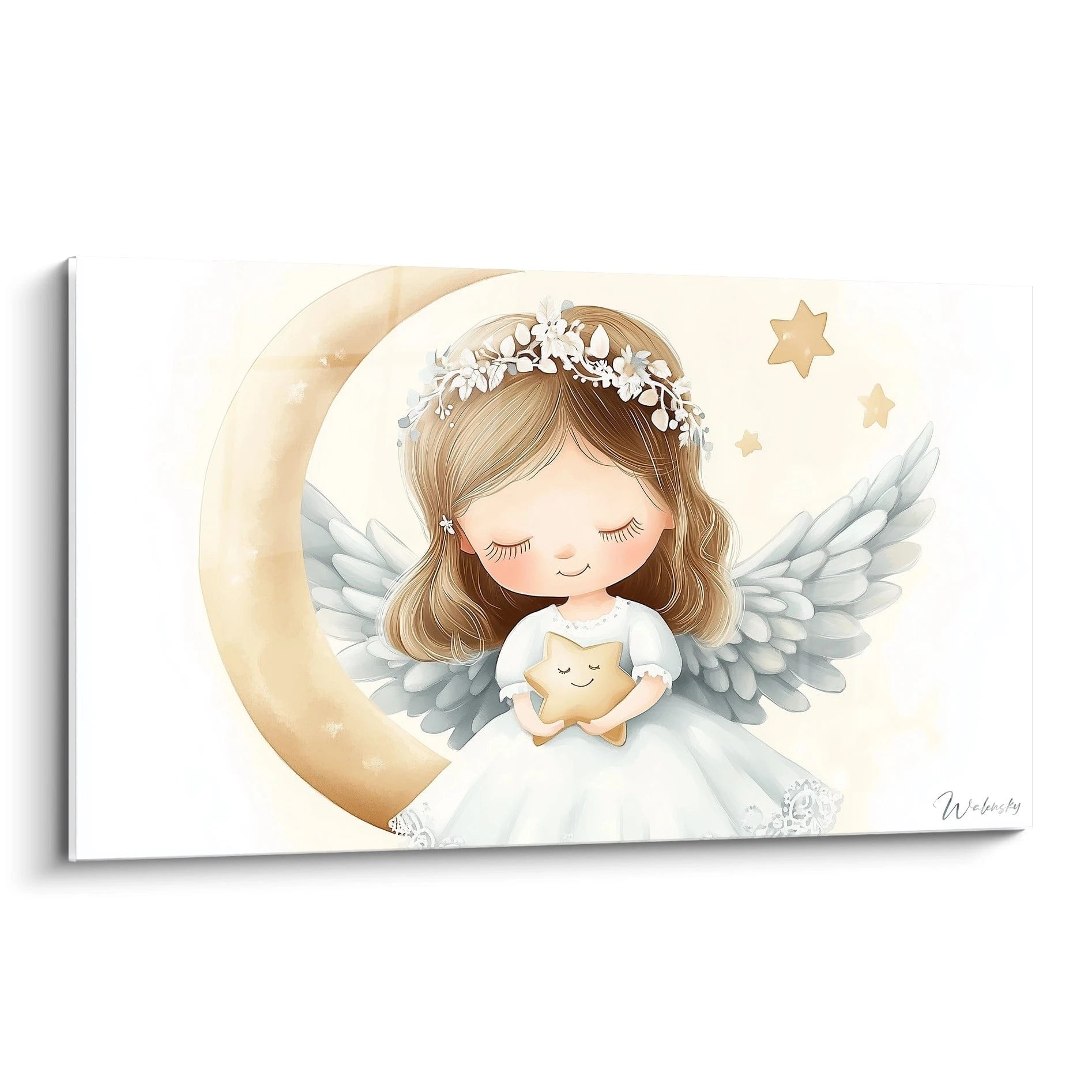 Un tableau ange pour enfant représentant un personnage ailé en robe blanche, tenant une étoile, sur fond beige clair avec des touches dorées et des ailes détaillées aux nuances de gris.