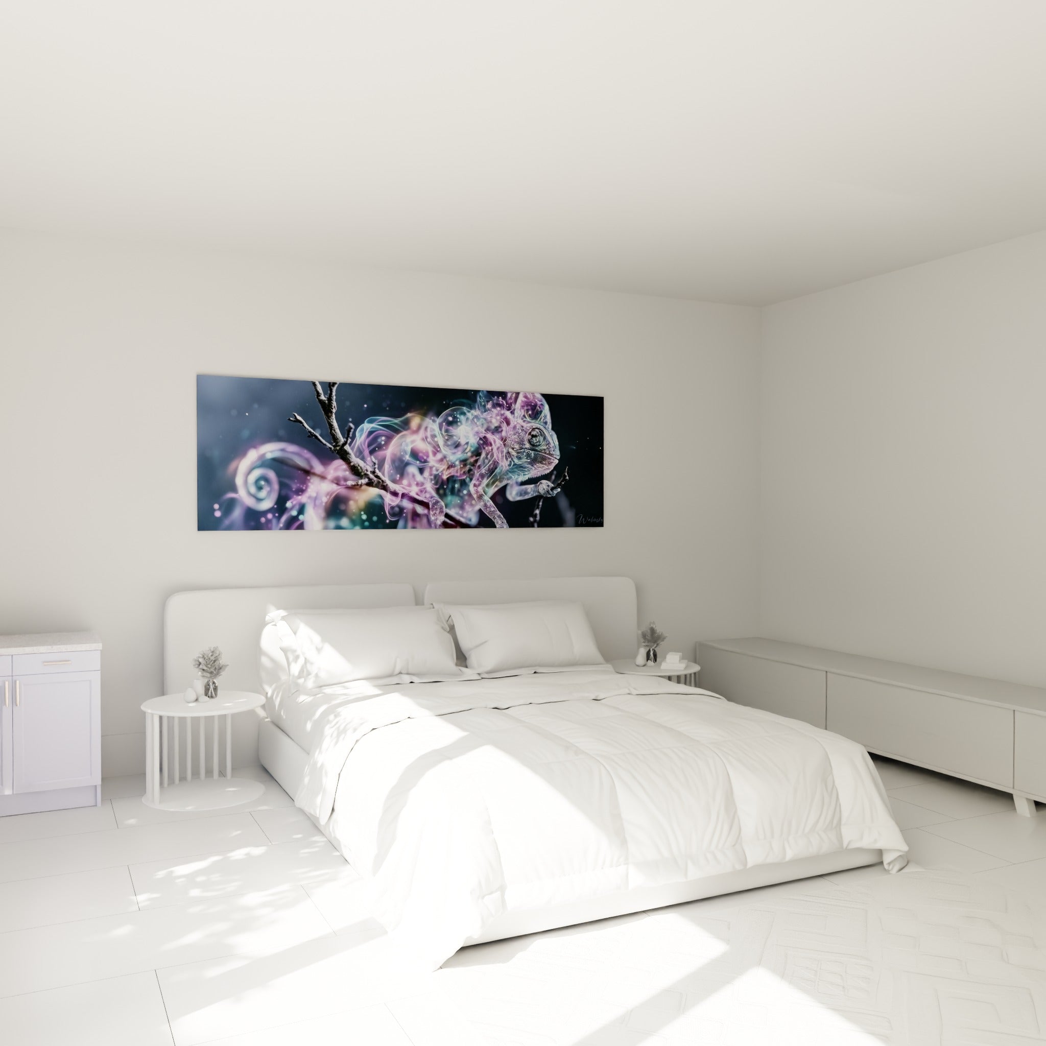 Volutes violettes et bleutées d'un caméléon spectral au-dessus d'un lit dans une chambre claire