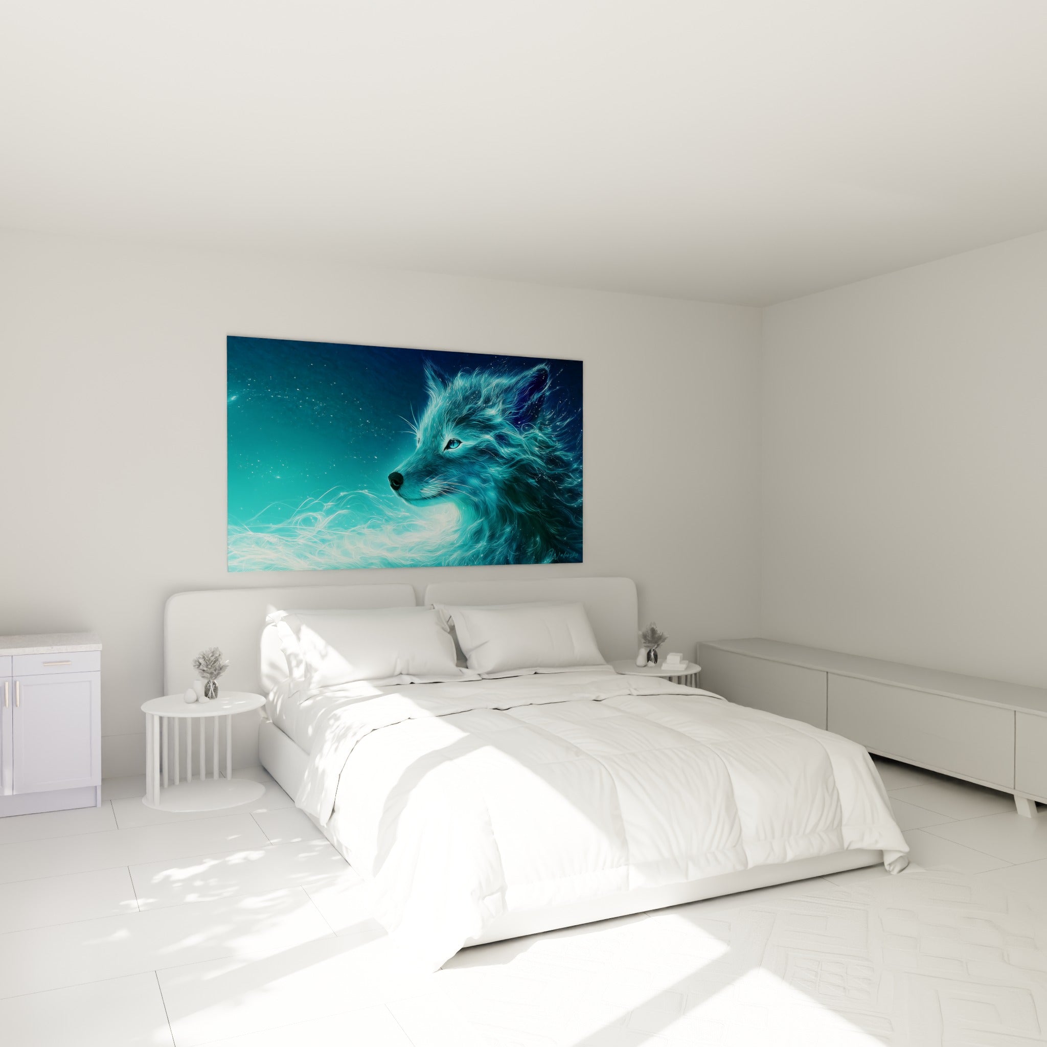 Créature turquoise et blanche au museau noir accrochée au-dessus d'un lit dans une chambre claire