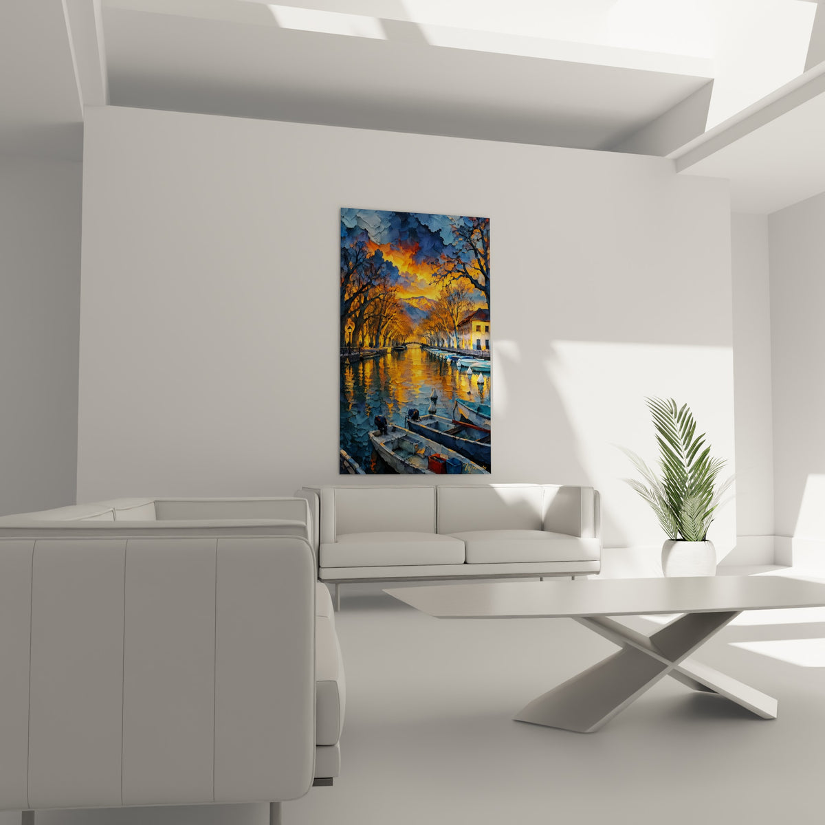 Barques bleues flottant sous un ciel embrasé orange et violet, accroché au-dessus d'un canapé dans un salon lumineux