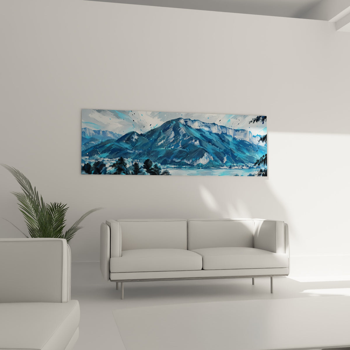 Massif alpin bleu nuit et reflets turquoise du lac, disposé au-dessus d'un canapé dans un salon lumineux