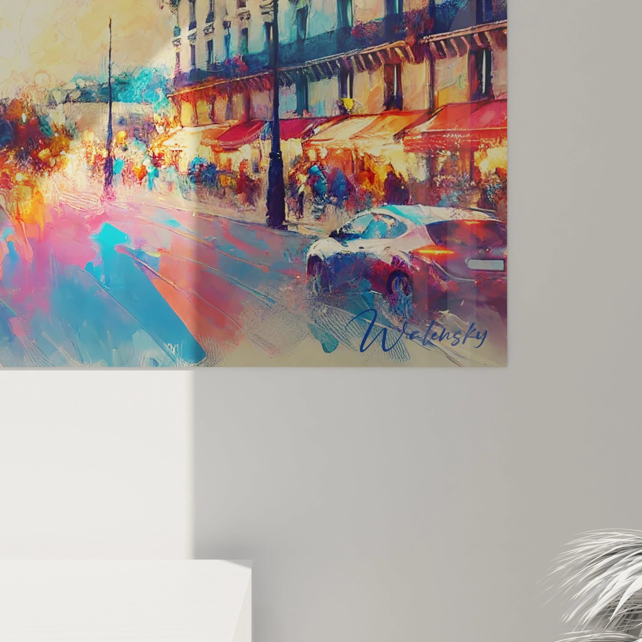 Vue rapprochée tableau Arc de Triomphe révèle des coups de pinceau dynamiques et des textures riches. Le jaune, rose et bleu se mêlent harmonieusement, créant une atmosphère cinématographique unique.