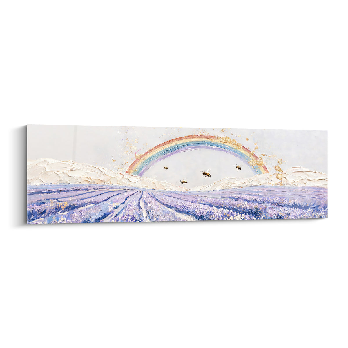 Champ de lavande violet et arc coloré doré, abeilles survolant les collines blanc crème peintes en relief