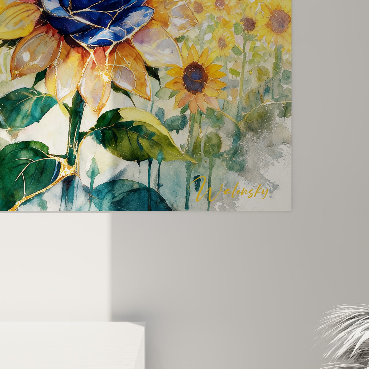 Empâtements dorés et coulures aquarelle sur pétales jaunes et cœur bleu nuit d'un tournesol