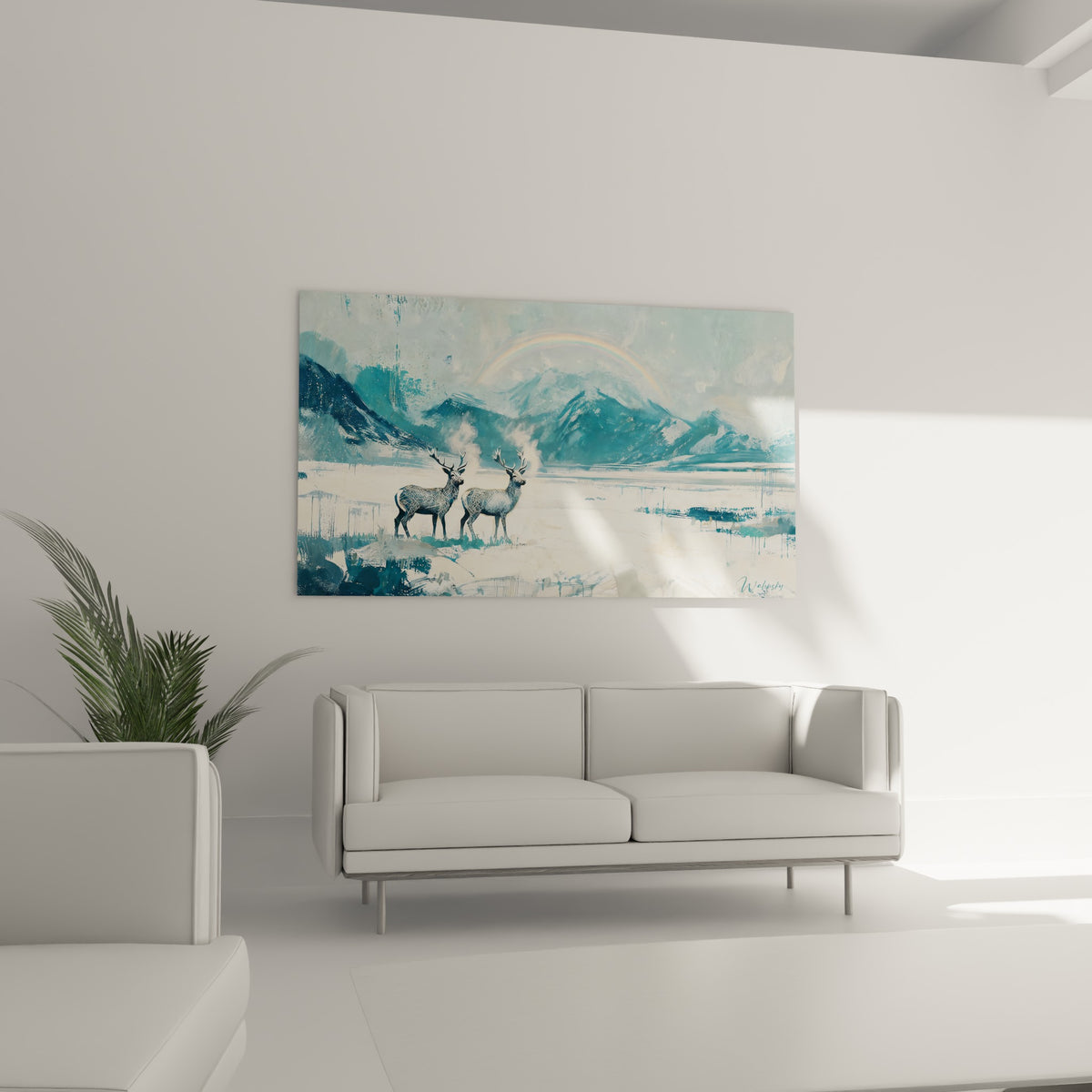 Paysage montagneux bleu glacier et cerfs blancs installé au-dessus d'un canapé dans un salon lumineux