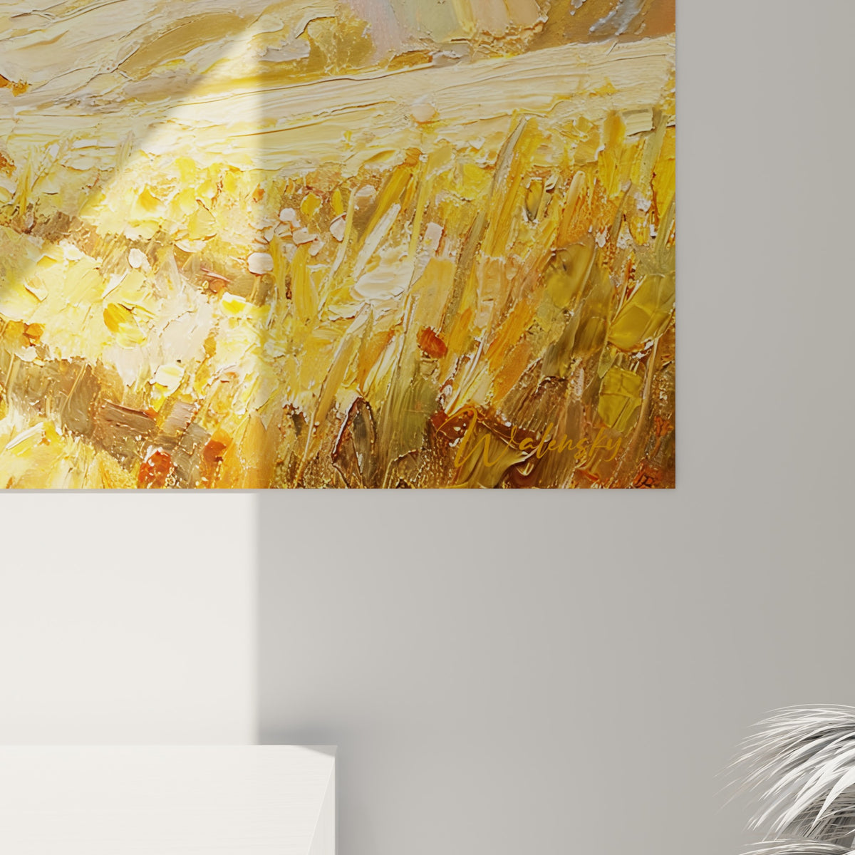 Empâtements dorés et coulures orangées formant l'arc coloré, matière épaisse au grain visible sur la toile