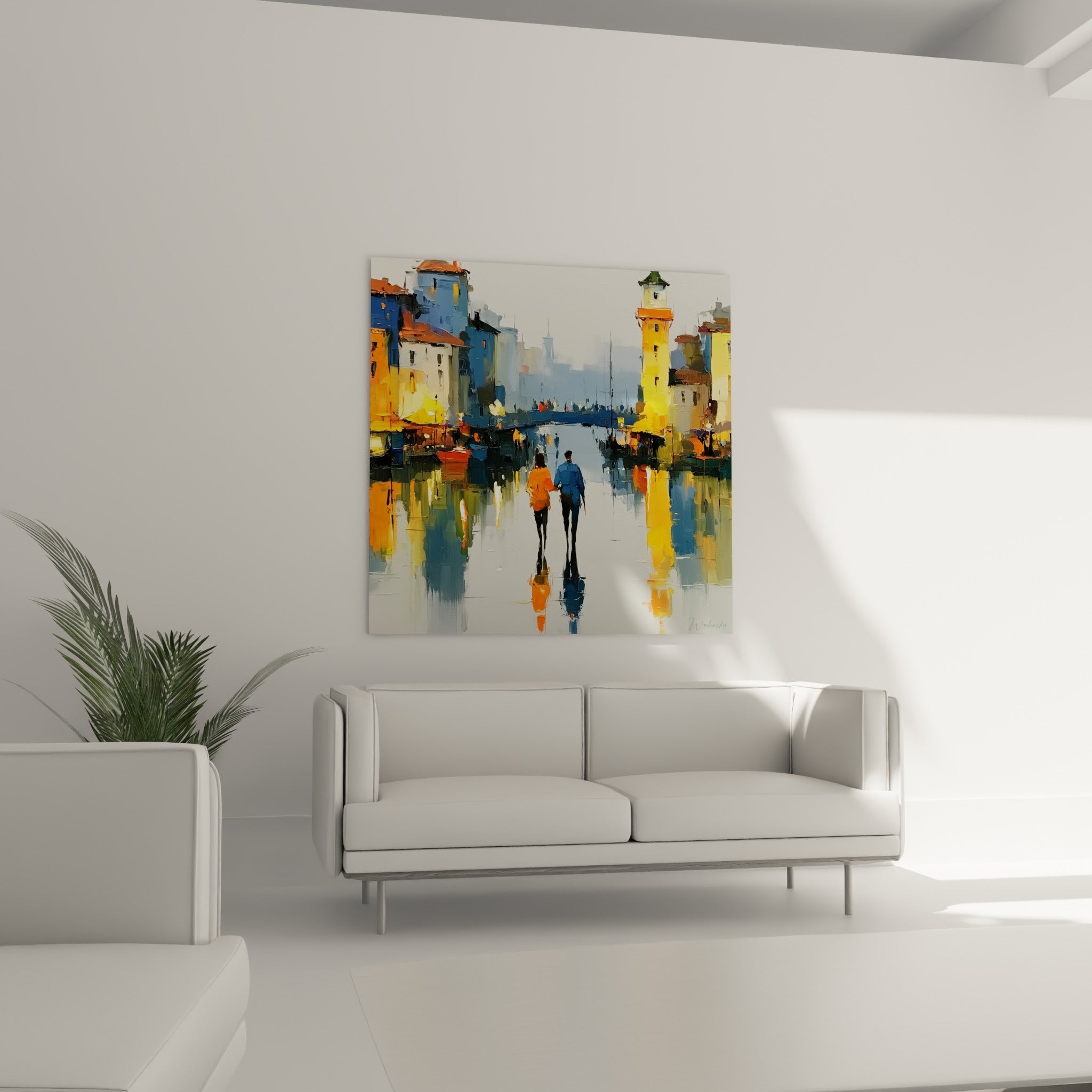 Deux personnages se reflètent sur l'eau d'un canal doré, tableau architecture abstrait au-dessus d'un canapé dans un salon lumineux