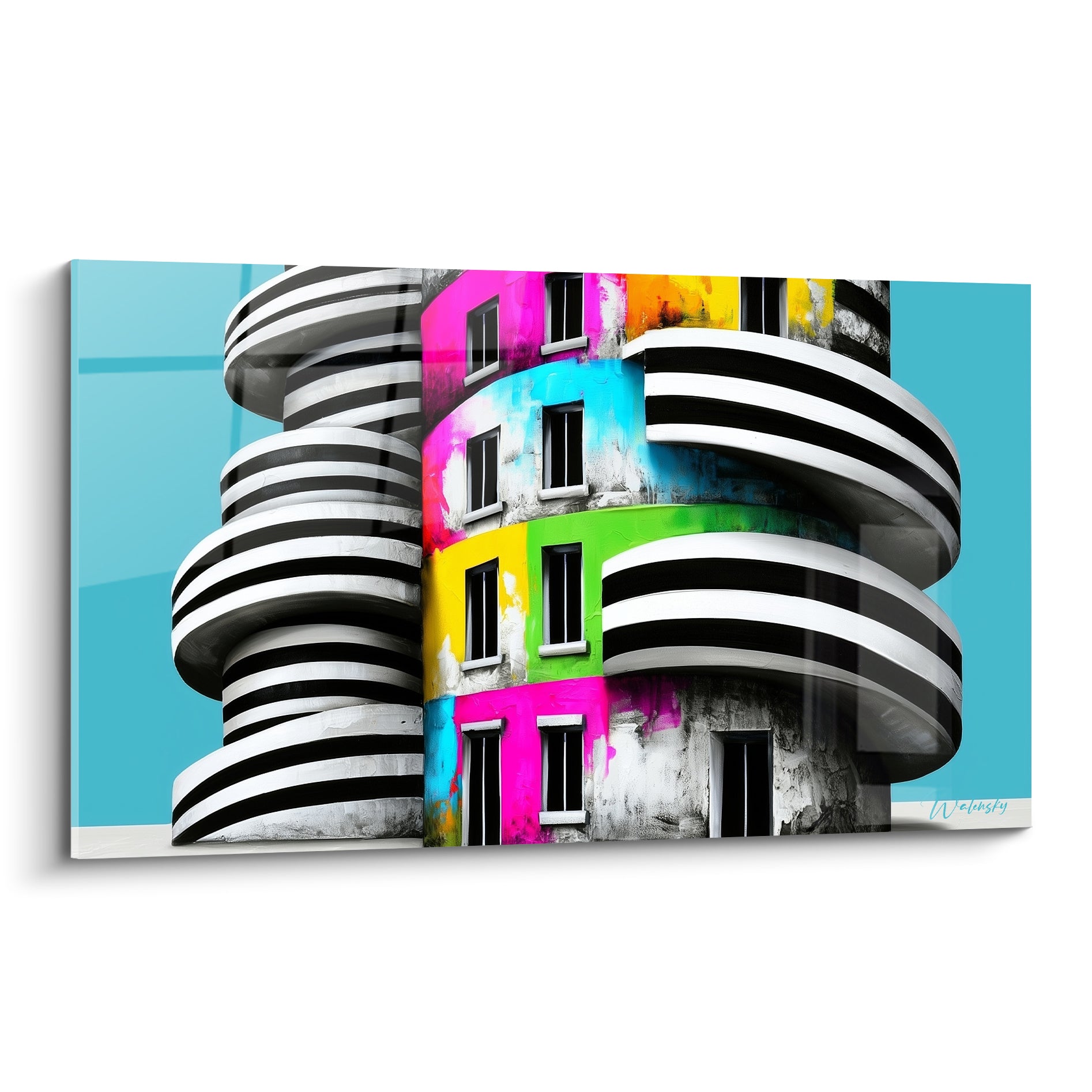 Immeuble aux rayures noires et blanches, façade rose, turquoise et jaune, spirale architecturale colorée
