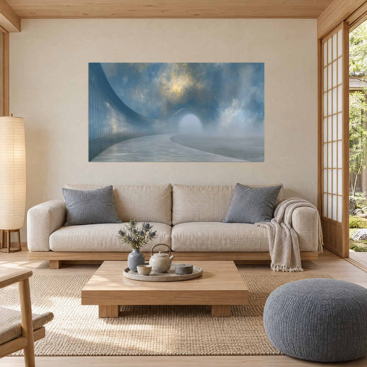 Tableau passerelle courbe en bleu ardoise, nuages dorés et brume claire menant à une arche, au-dessus d'un canapé dans un salon lumineux