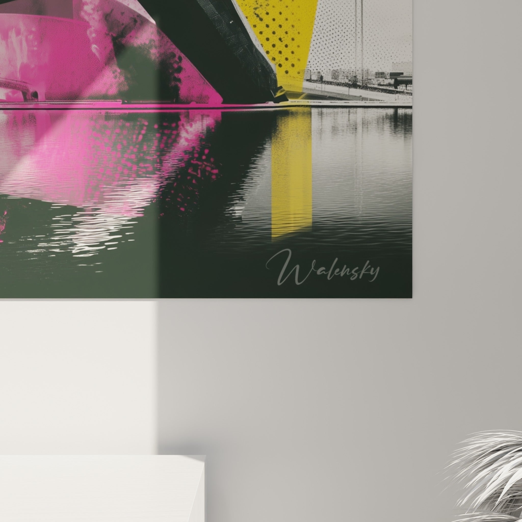 Empâtements et éclaboussures de peinture rose et jaune sur la toile architecture abstrait vues de près