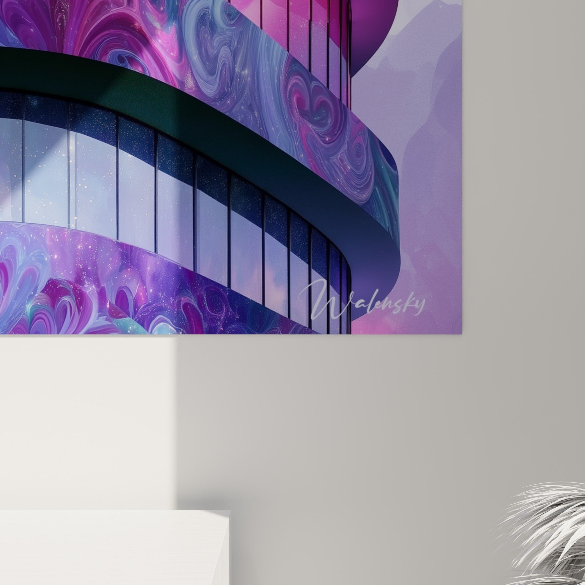 Détail de la matière marbrée violette, rose et bleu pastel où les couleurs se fondent en volutes fines