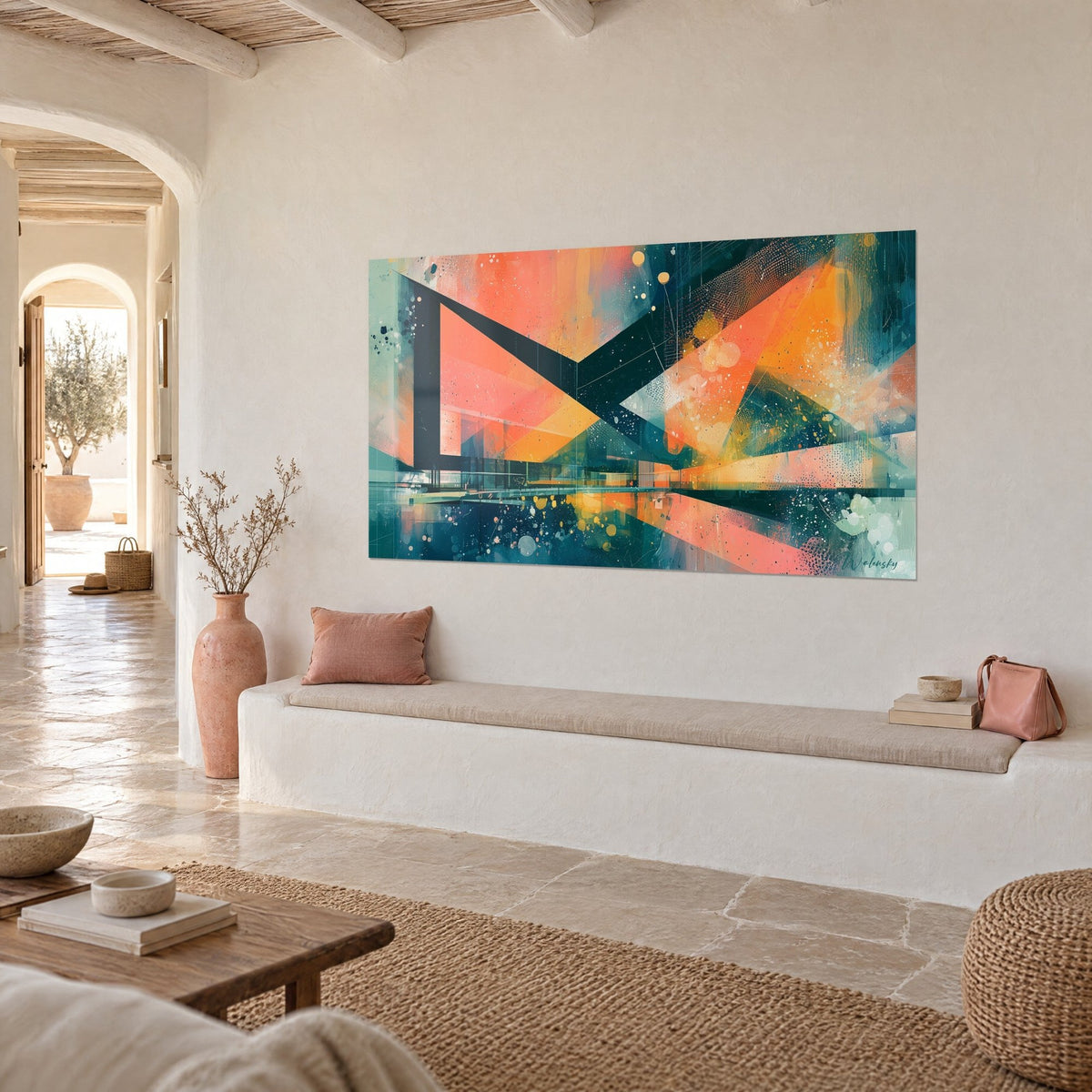Tableau architecture abstraite aux grandes diagonales bleu marine et orange vif, vue de biais, banquette blanche et maison méditerranéenne