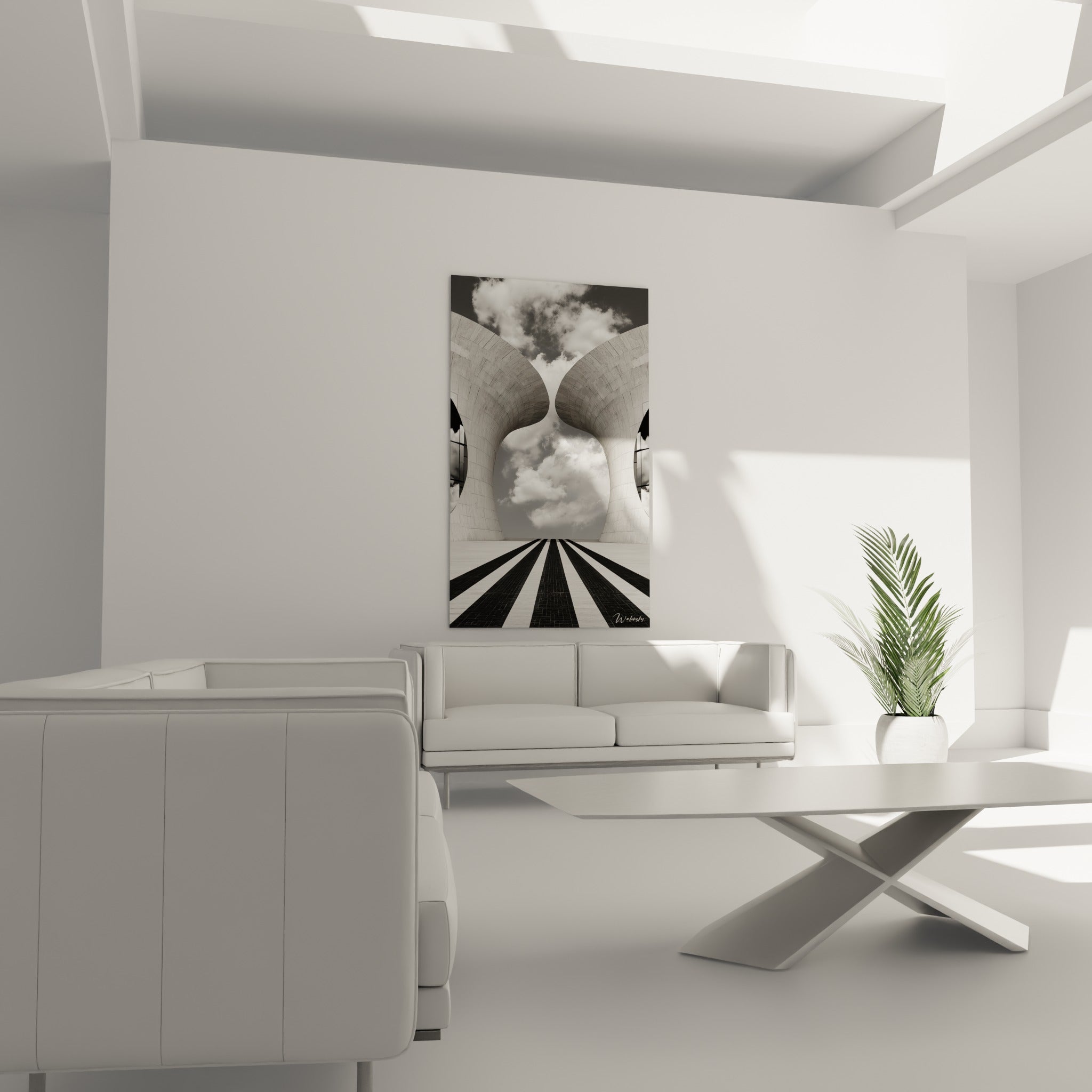 Arches monumentales blanches et ciel gris nuageux au-dessus d'un canapé dans un salon lumineux