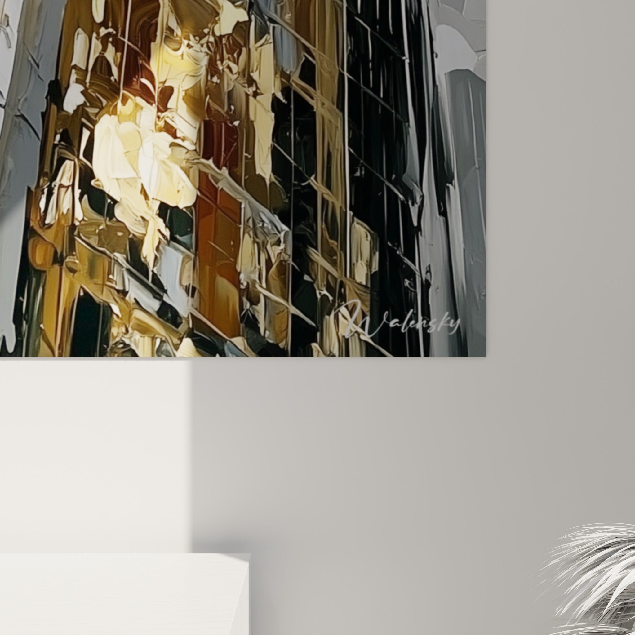 Empâtements dorés et gris se mêlant sur la façade vitrée, matière épaisse du tableau architecture abstraite en gros plan