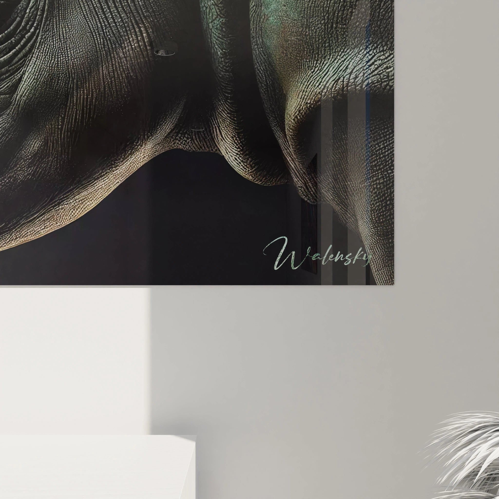 Admirez de près ce tableau rhinoceros, révélant des détails minutieux sur la peau et les cornes. Une œuvre qui attire le regard et incarne l'art animalier contemporain avec style.