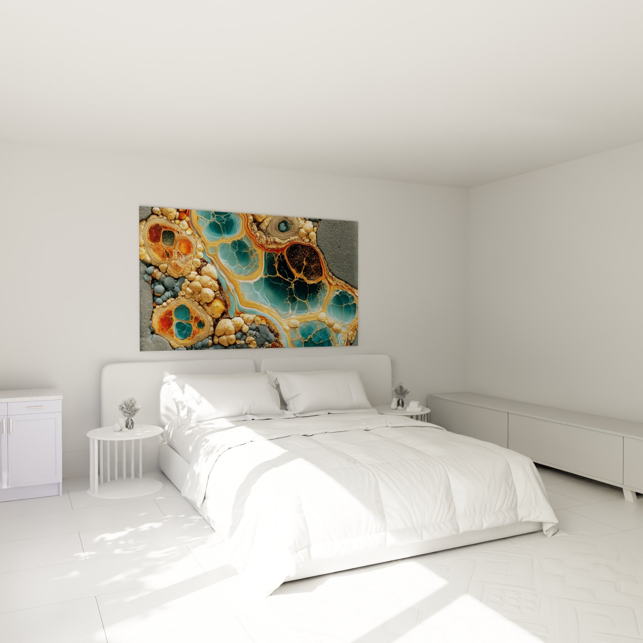 Cellules turquoise et veines dorées d'une géode abstraite, accrochées au-dessus d'un lit dans une chambre claire