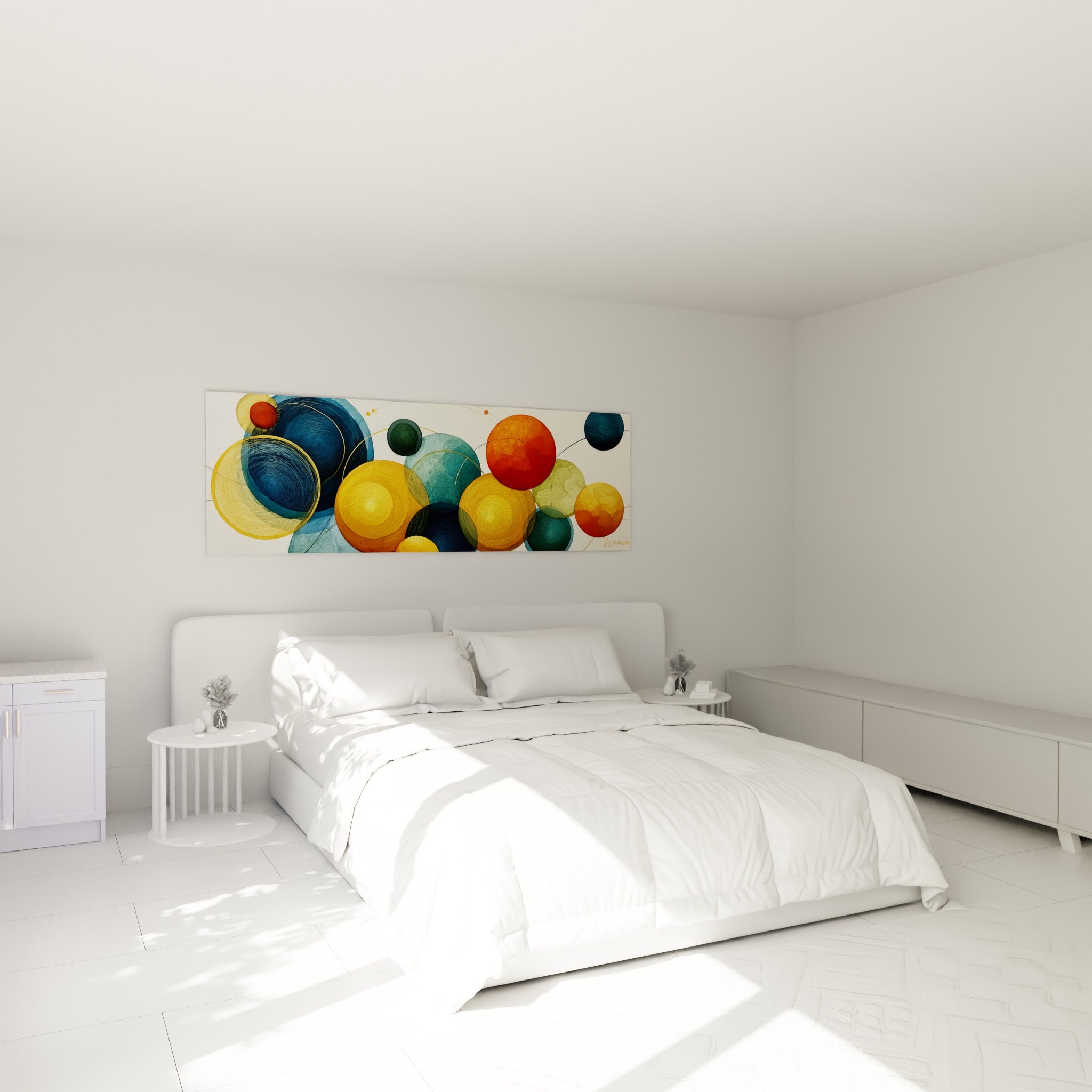 Cercles bleu marine et dorés superposés, accrochés au-dessus d'un lit dans une chambre claire