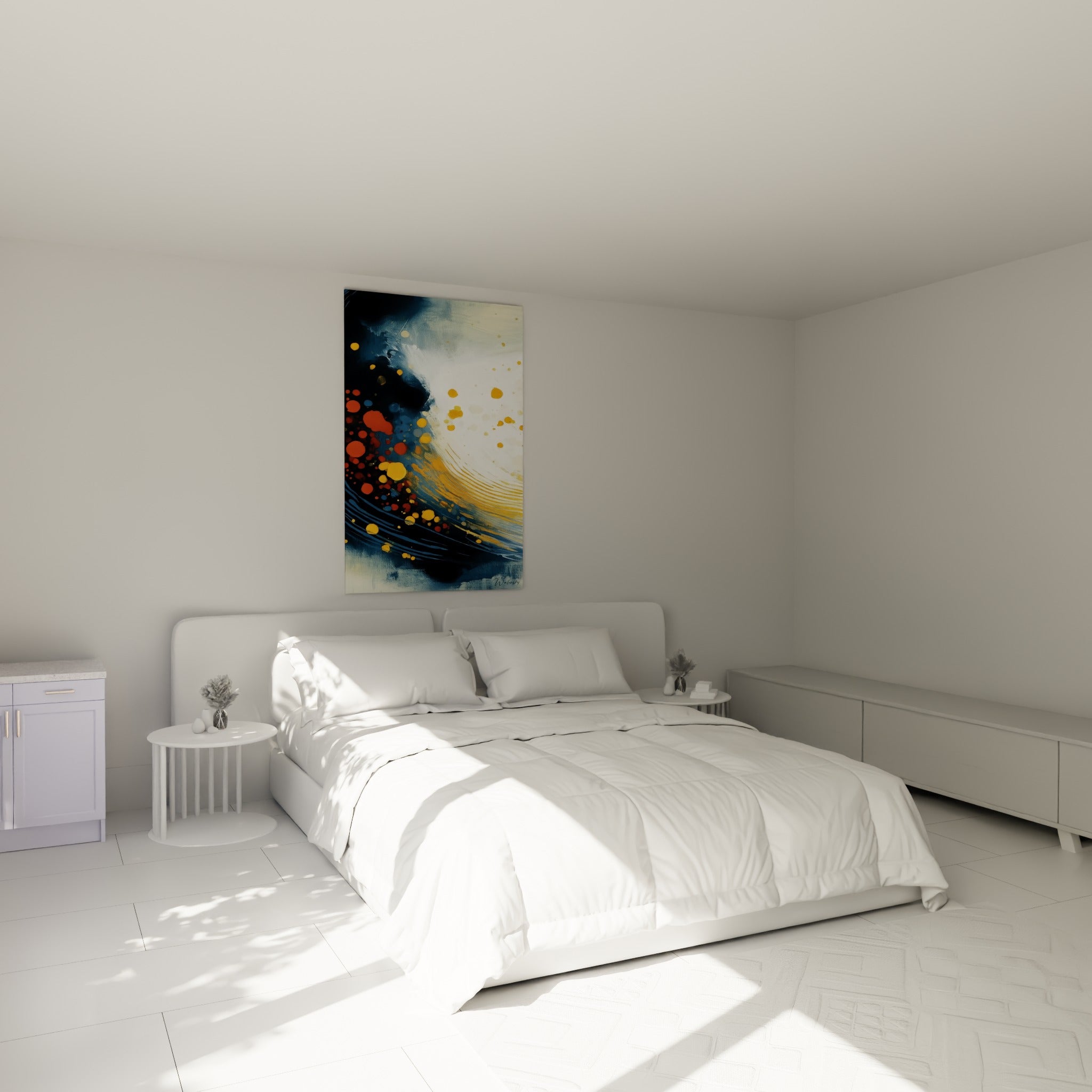 Composition abstraite ocre et bleu marine accrochée au-dessus d'un lit dans une chambre claire