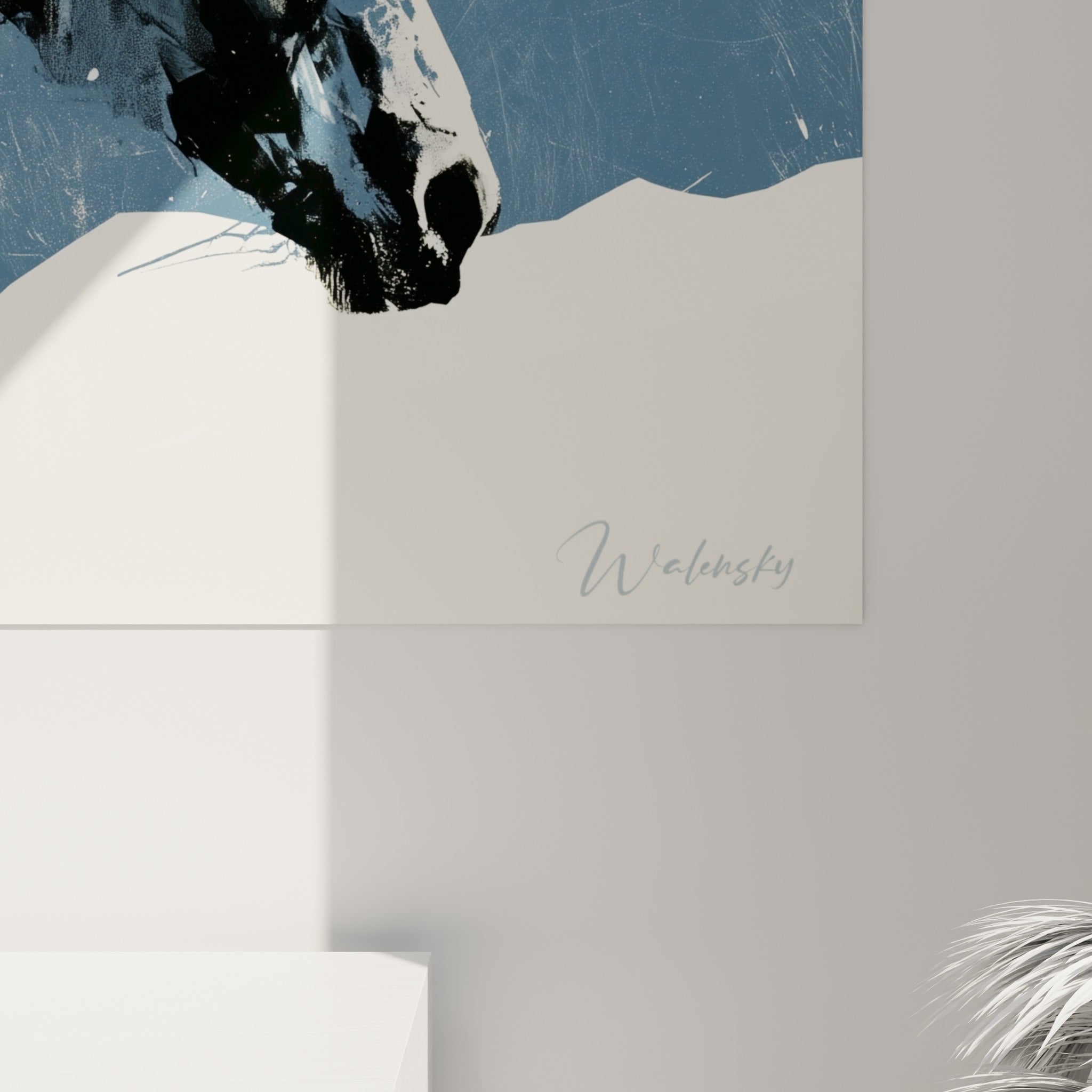 Détail des empâtements noirs et coulures ocre sur la toile du cheval, grain visible et couleurs qui se touchent