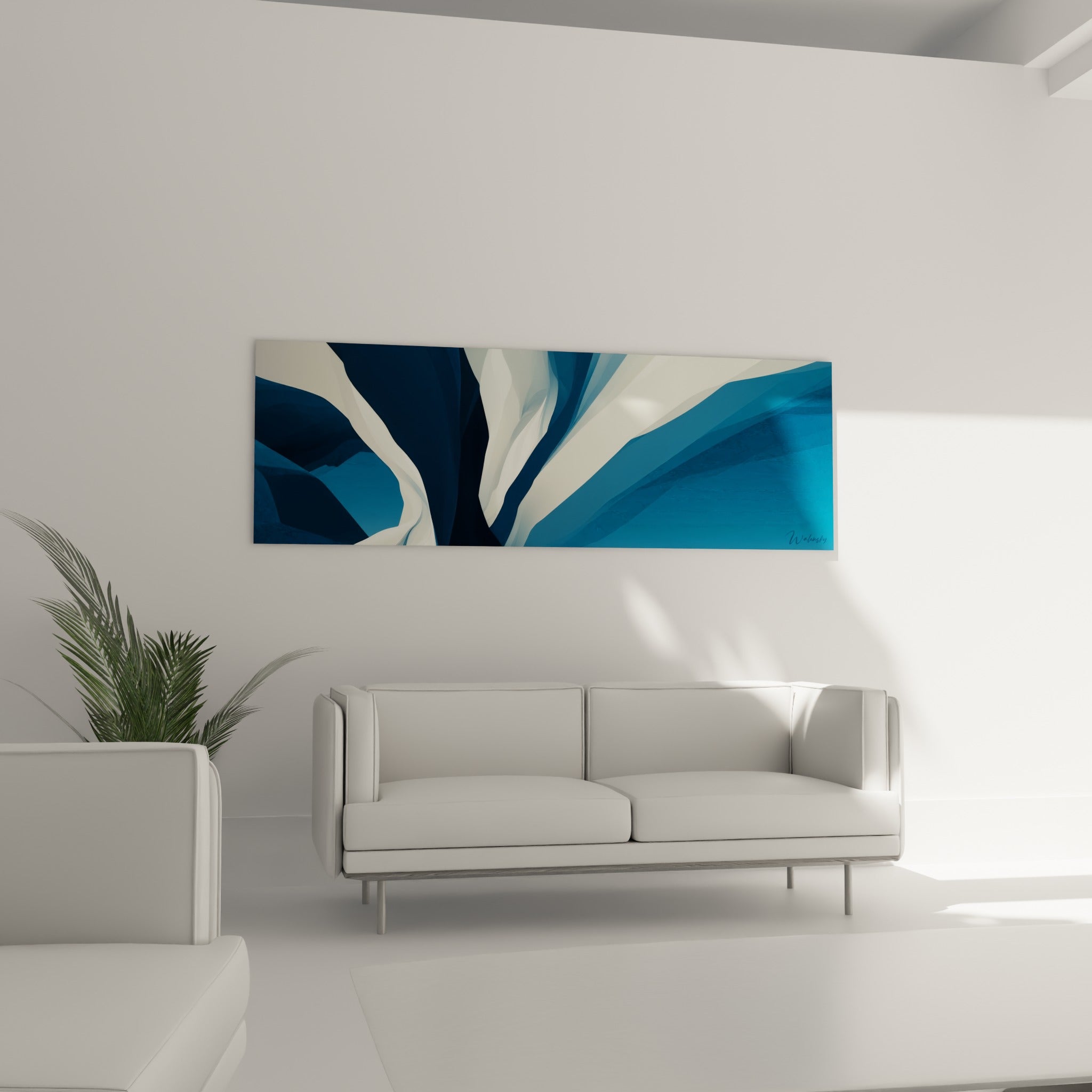 Composition bleu marine et blanc cassé du tableau artistique abstrait au-dessus d'un canapé dans un salon lumineux