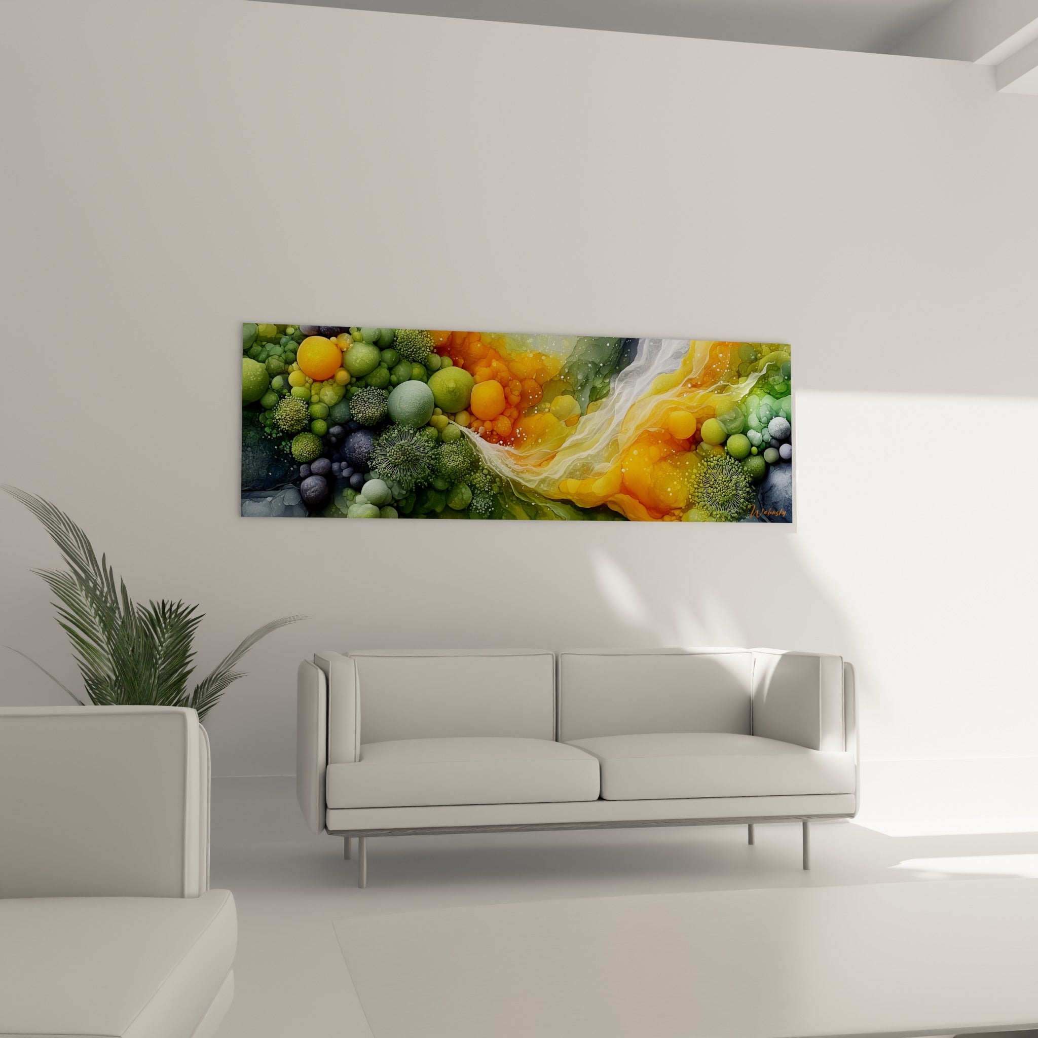 Composition organique verte et orange de ce tableau artistique abstrait au-dessus d'un canapé dans un salon lumineux