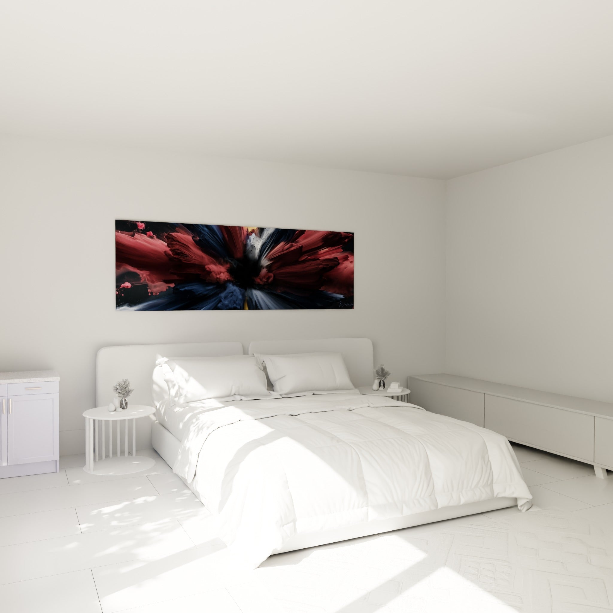 Éclatement de matière bordeaux et bleu marine accroché au-dessus d'un lit dans une chambre claire
