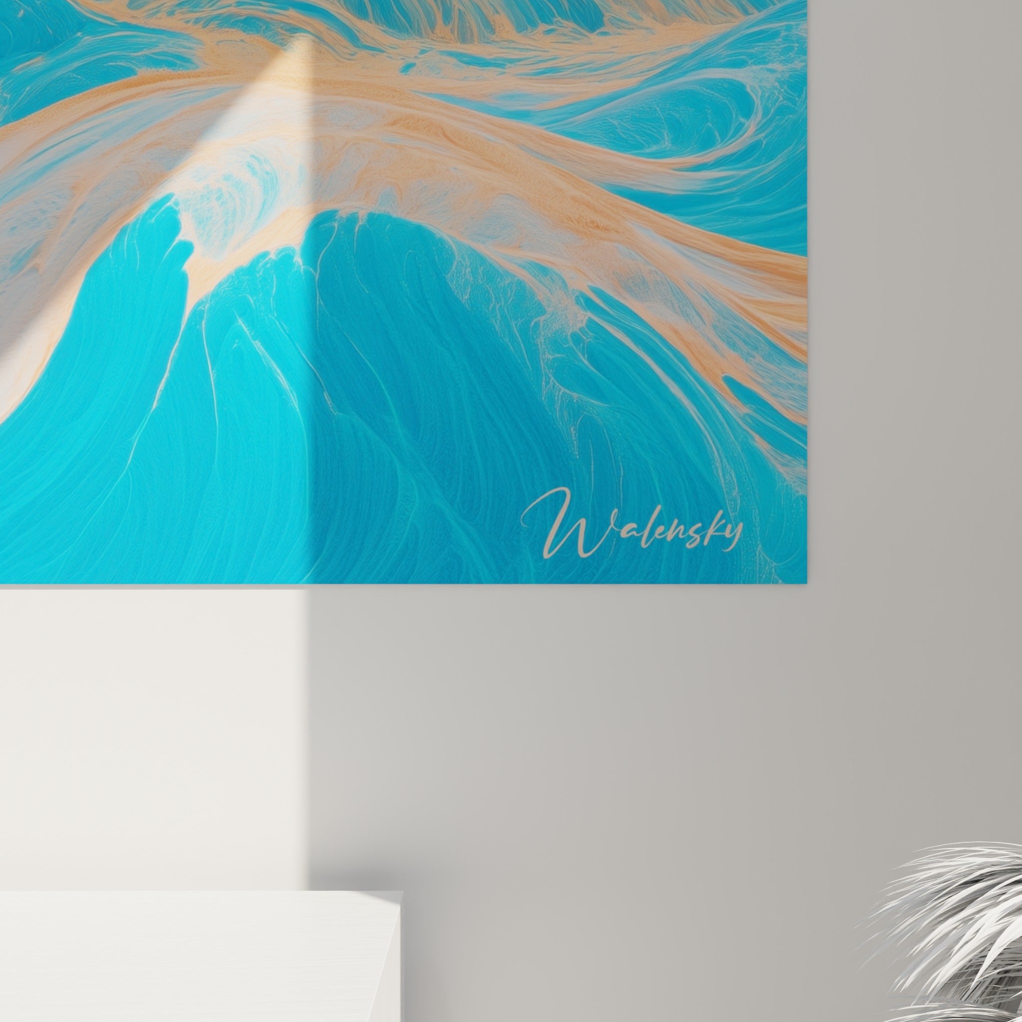 Détail des lignes fines bleu marine et touches corail révélant le grain de ce tableau artistique abstrait